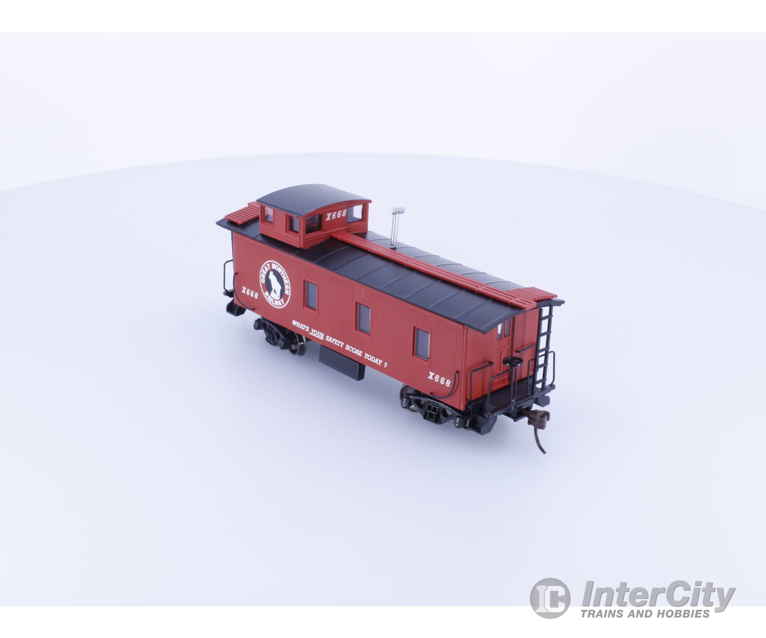 Roundhouse 84370 HO 3 Window Standard Wood Caboose Great Northern (GN) X668 (#1) Freight Cars
