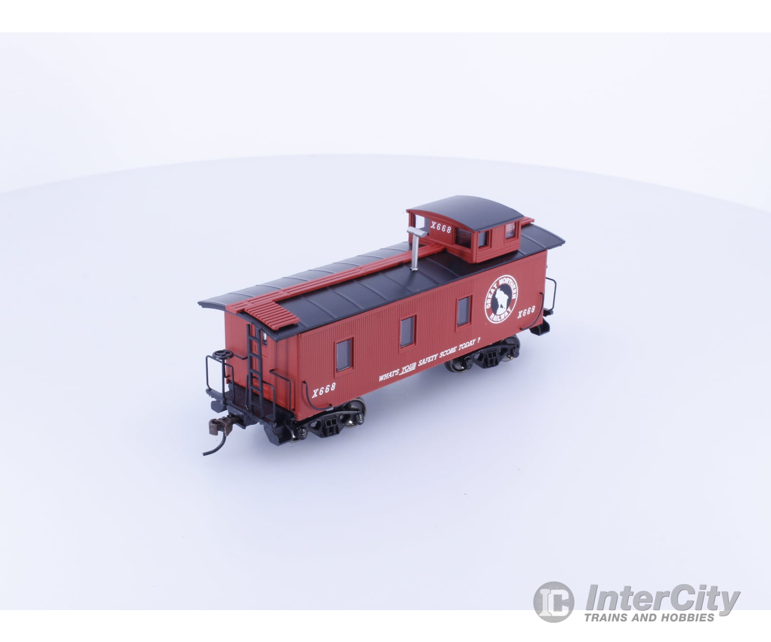 Roundhouse 84370 HO 3 Window Standard Wood Caboose Great Northern (GN) X668 (#2) Freight Cars