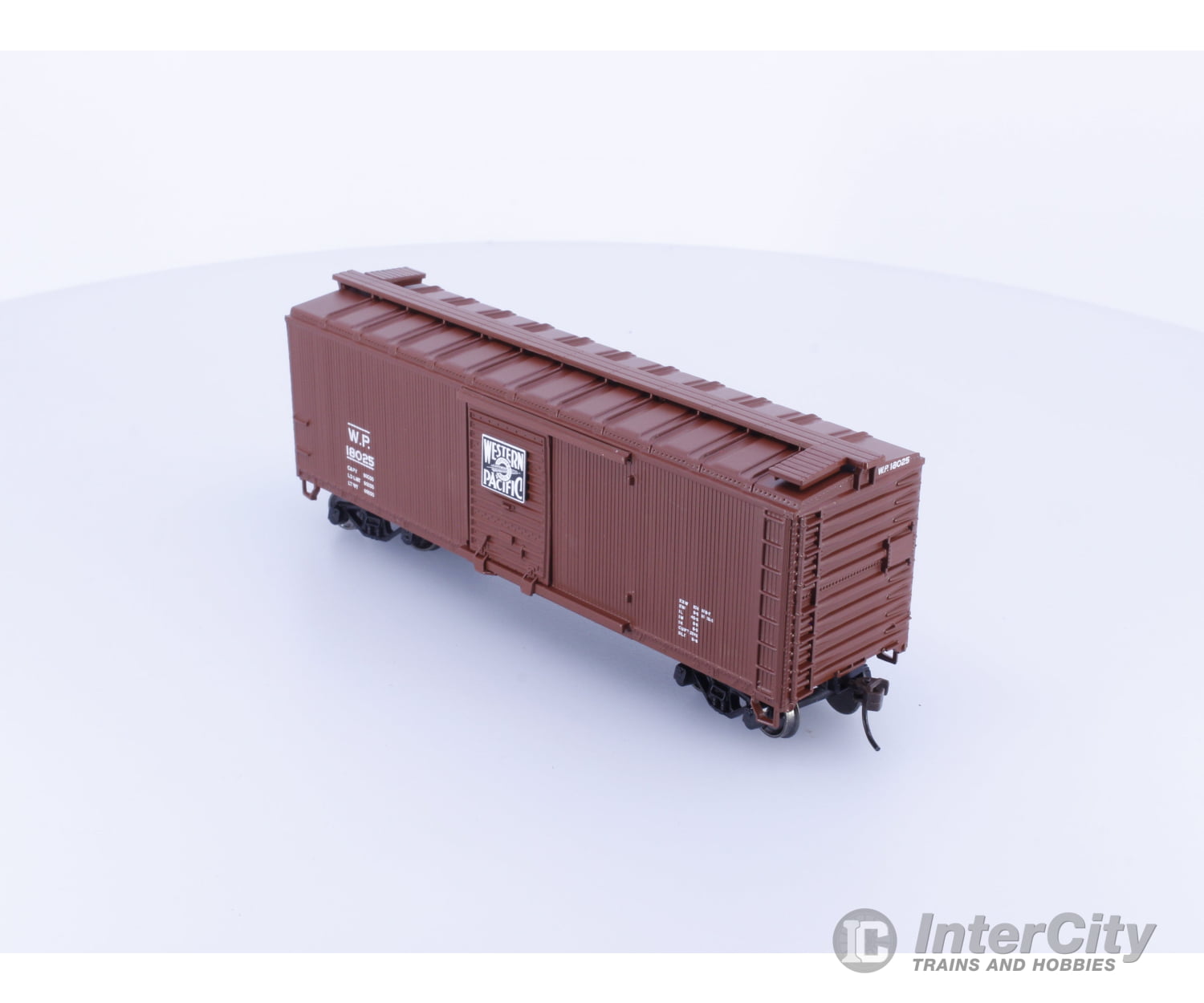 Roundhouse 84671 HO 40’ Double-Sheathed Box Car Western Pacific (WP) 18025 Freight Cars