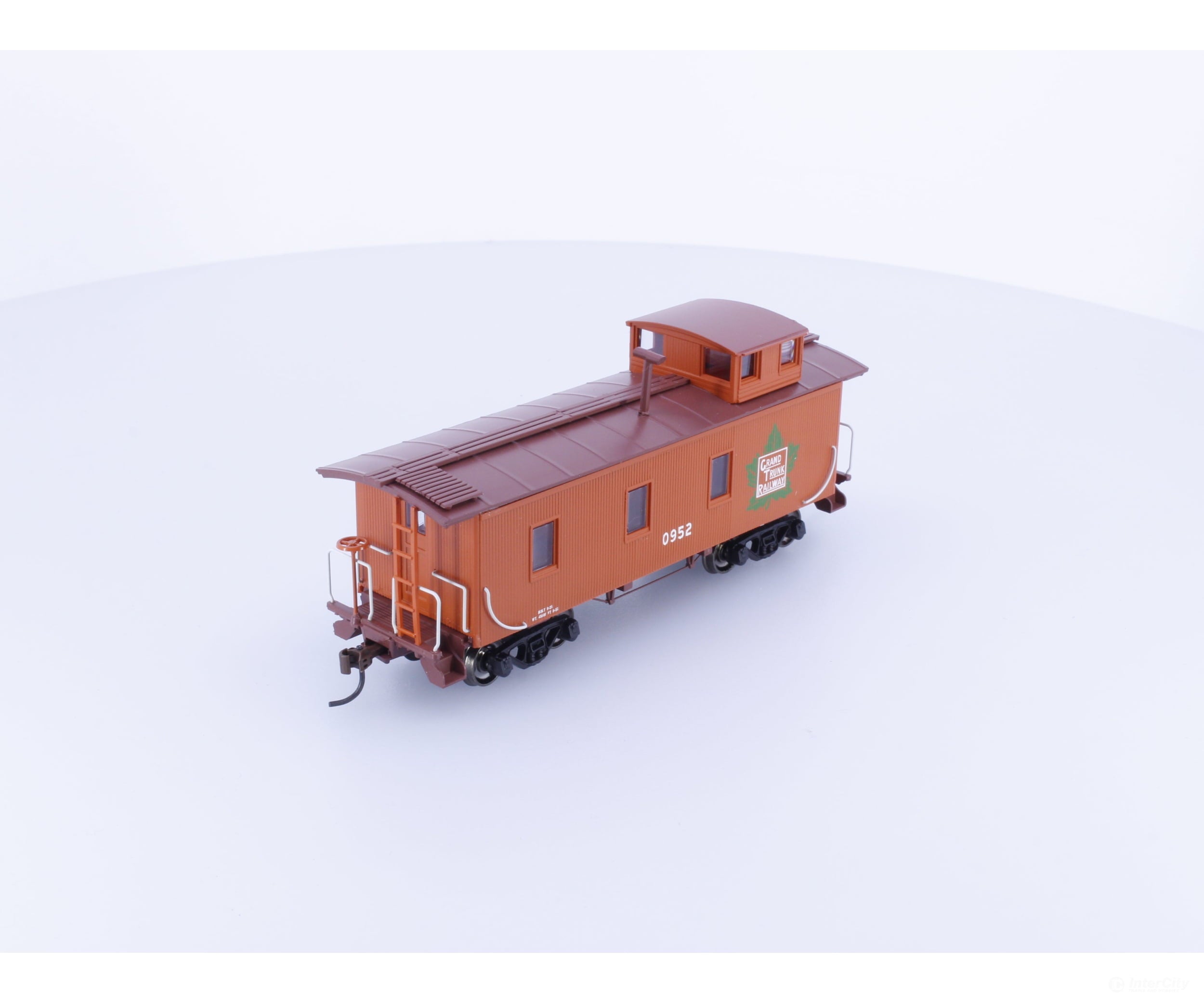 Roundhouse 85800 HO 3 Window Standard Wood Caboose Grand Trunk (GT) 0952 Freight Cars