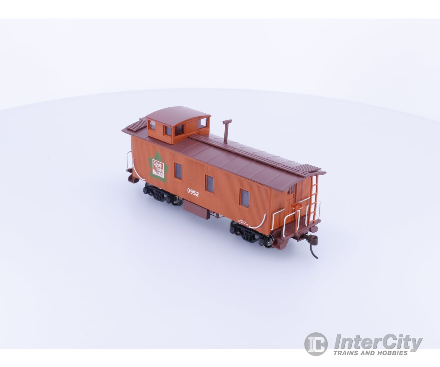 Roundhouse 85800 HO 3 Window Standard Wood Caboose Grand Trunk (GT) 0952 Freight Cars