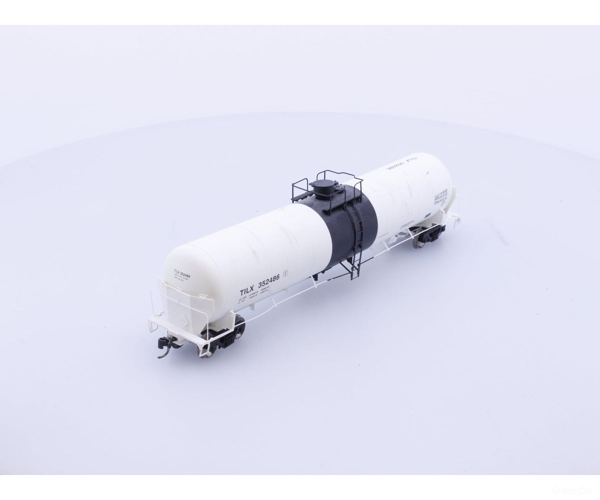 Scale Trains SXT10055 HO Trinity 31K Gallon Crude Oil Tank Car 352486 - Freight Cars