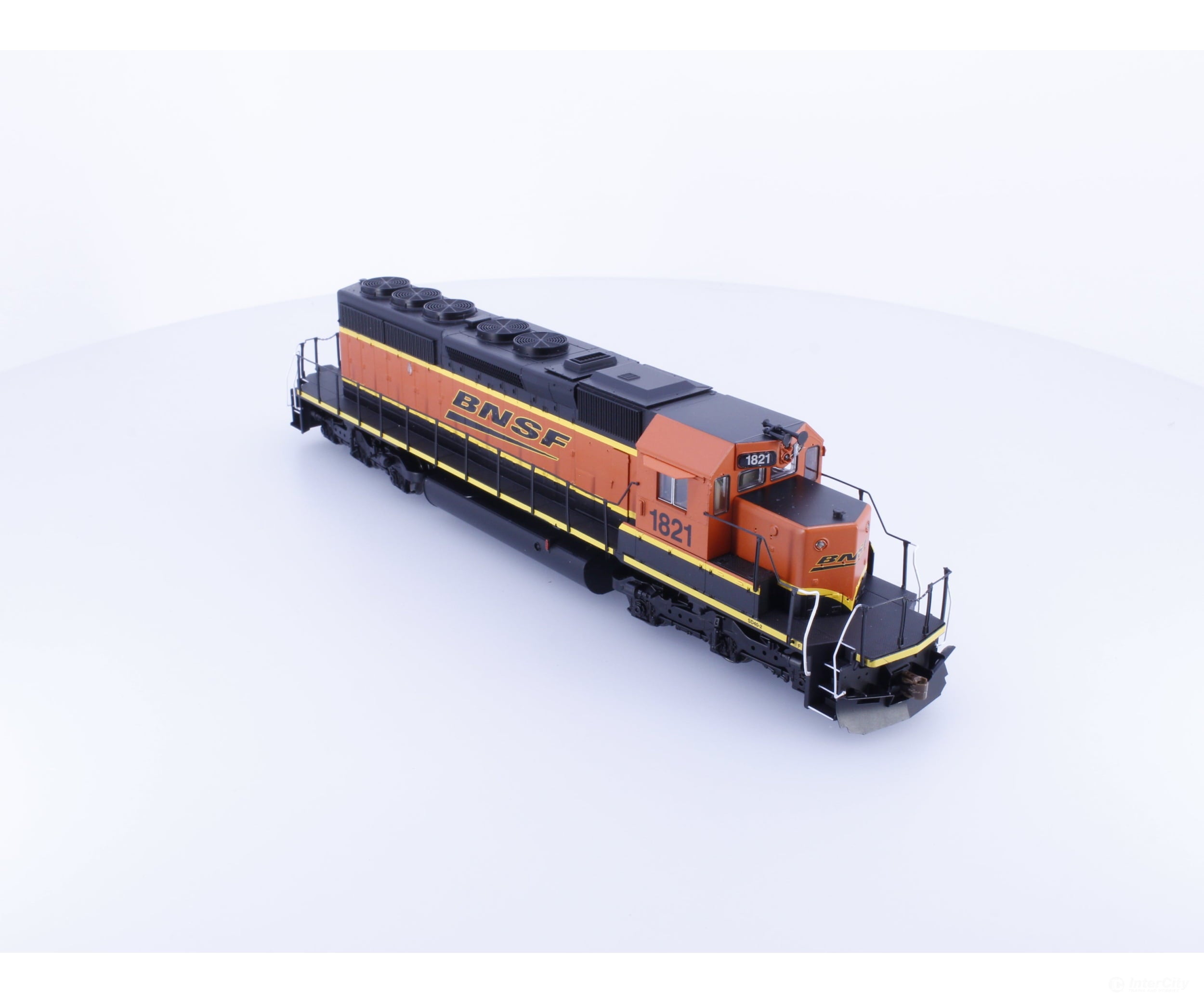Scale Trains SXT10365 HO EMD SD40-2 Diesel Locomotive H3 Scheme Burlington Northern Santa Fe (BNSF) 1821 DCC & Sound