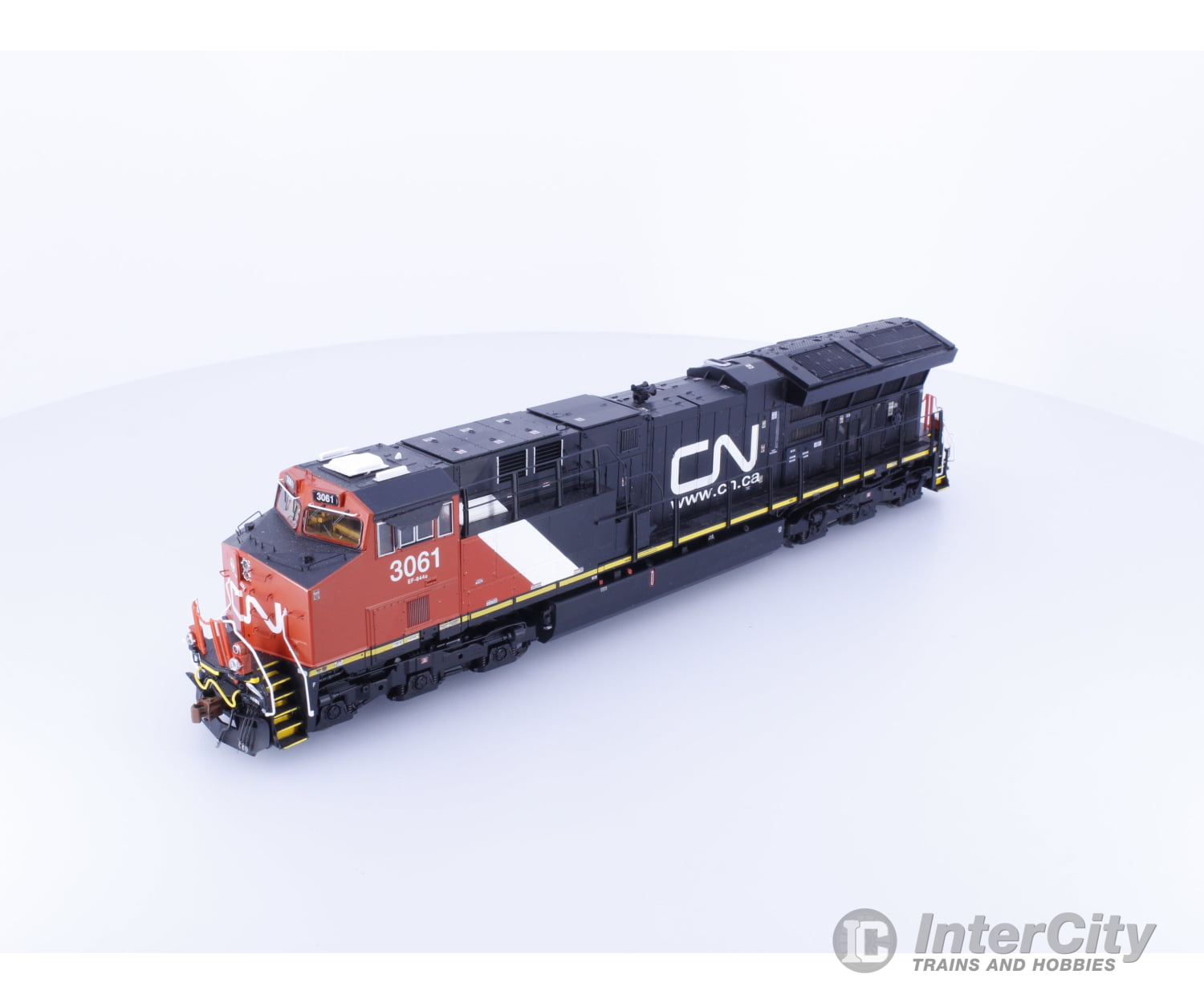 ScaleTrains SXT31092 HO GE Tier 4 GEVO ET44AC Diesel Locomotive Canadian National (CN) 3061 DCC & Sound Locomotives