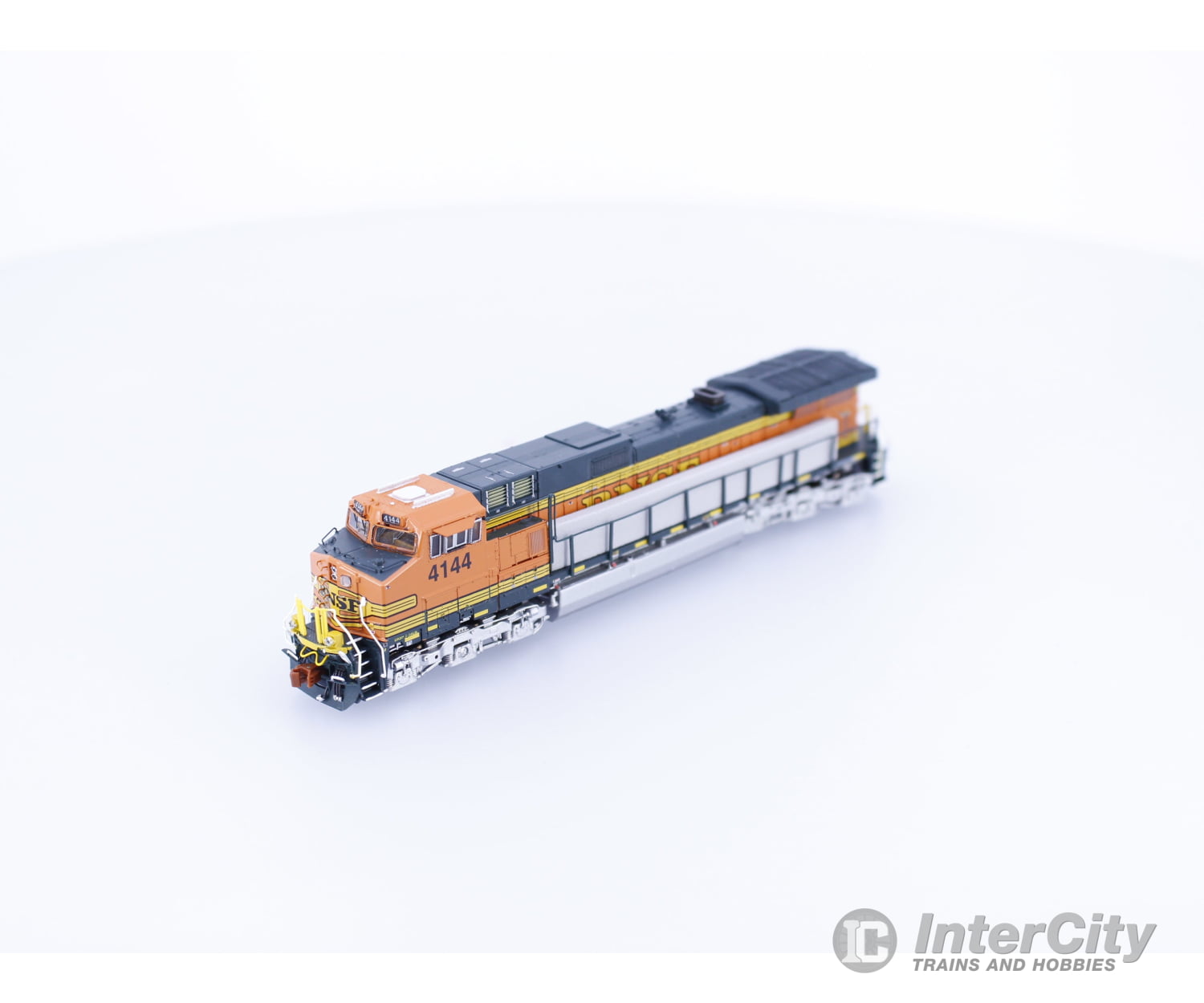 ScaleTrains SXT32546 N GE C44-9W H2 Scheme Burlington Northern Santa Fe (BNSF) 4144 DCC & Sound Locomotives