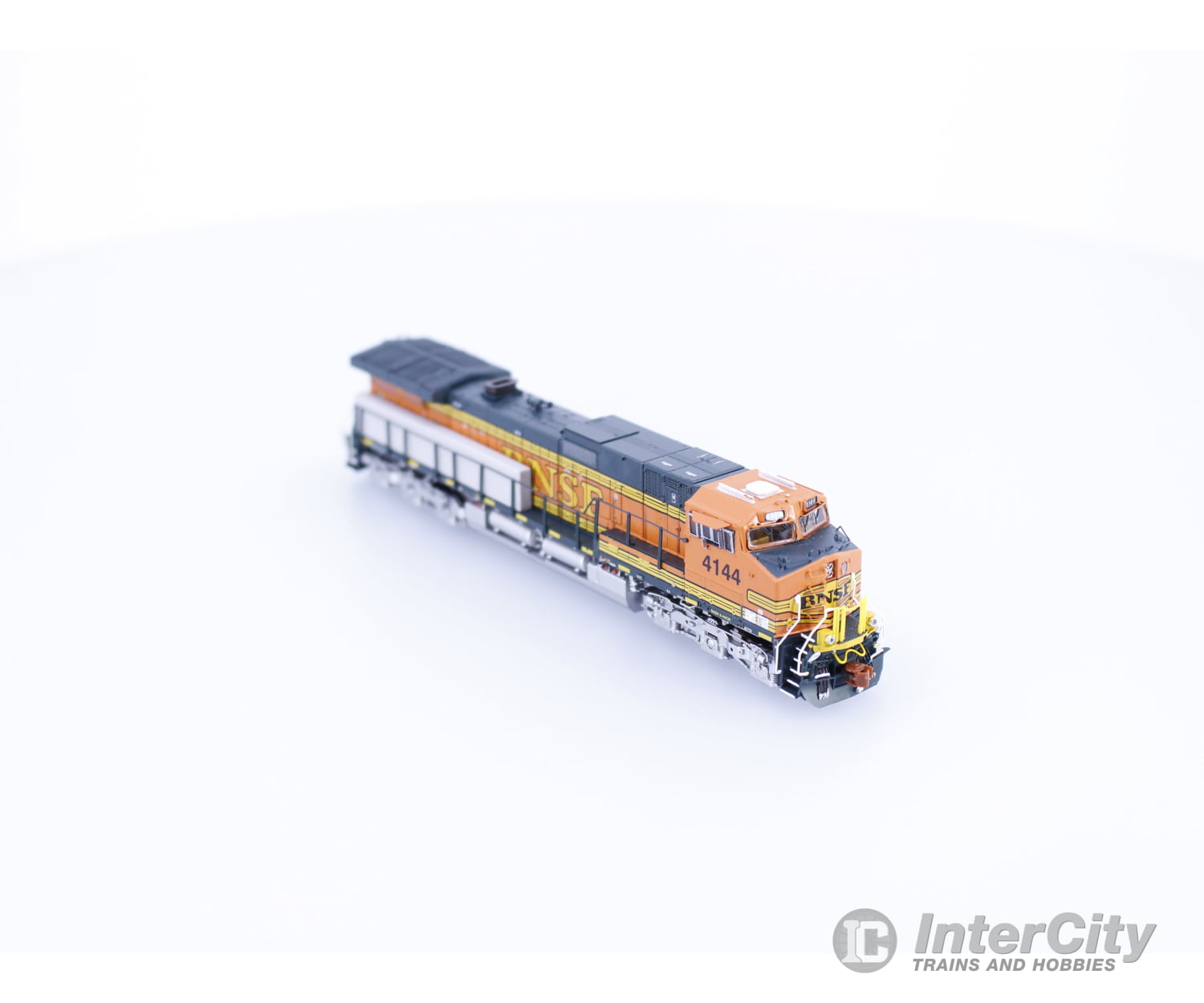 ScaleTrains SXT32546 N GE C44-9W H2 Scheme Burlington Northern Santa Fe (BNSF) 4144 DCC & Sound Locomotives