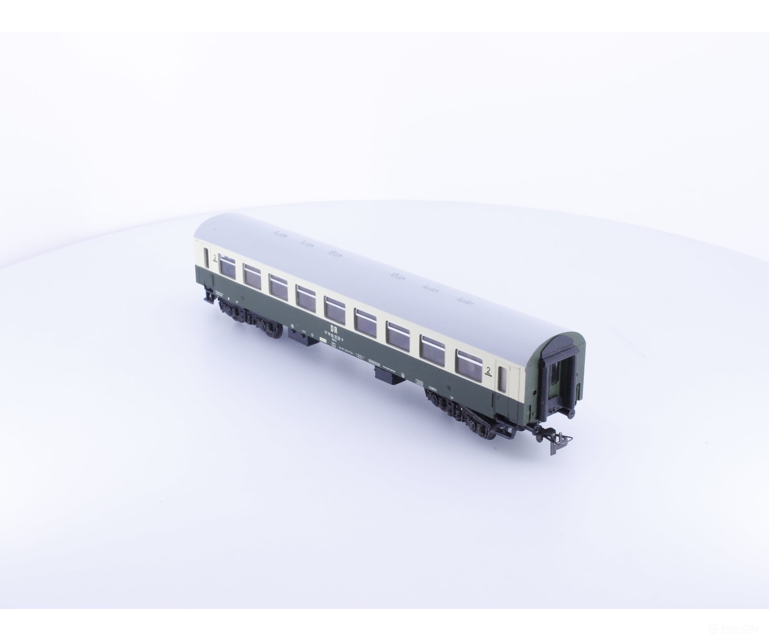 Schicht 110-9 HO DR 2nd Class Passenger Car Green Cream #2 110-9 - European Passenger Cars