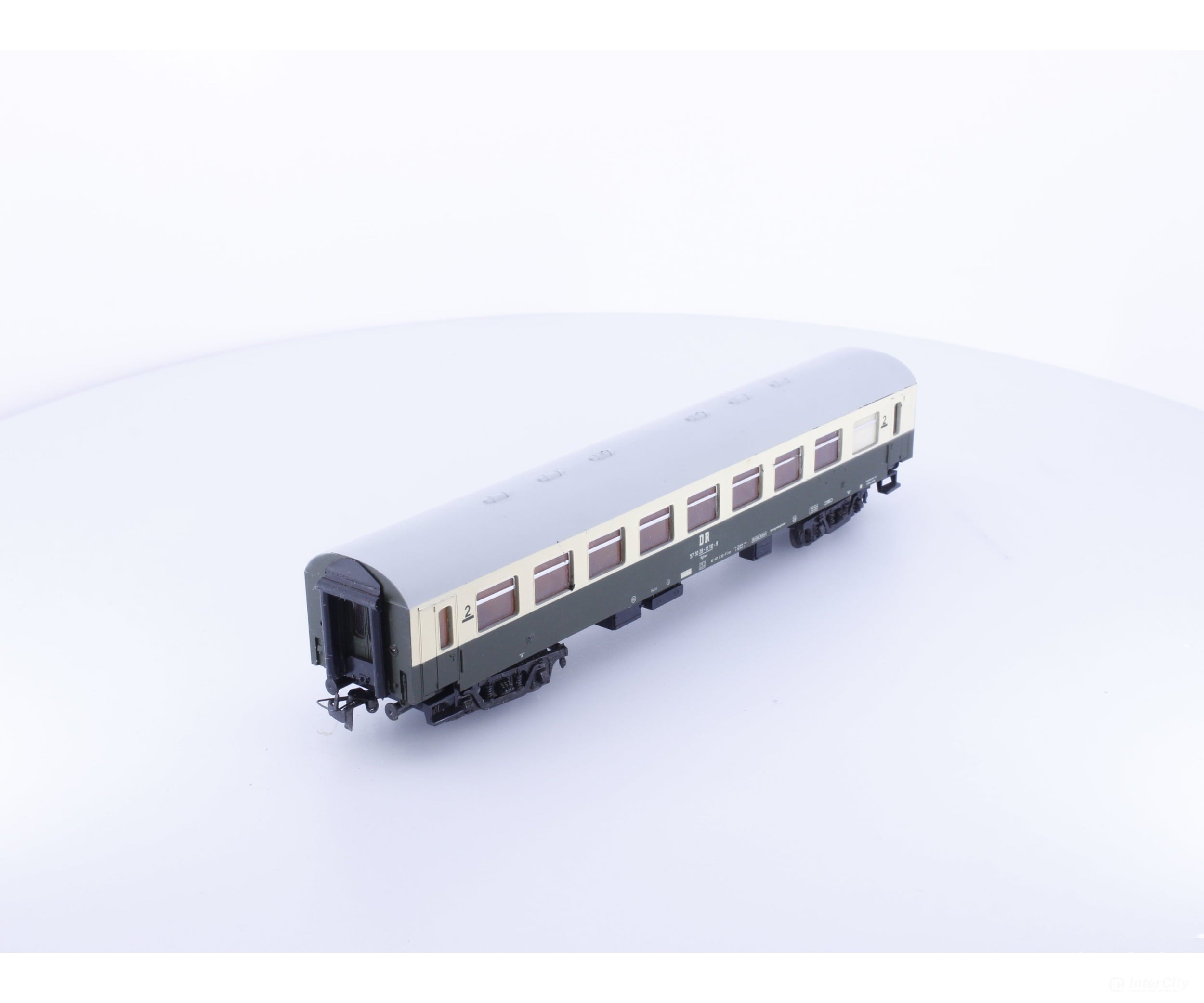 Schicht 110-9 HO DR 2nd Class Passenger Car Green Cream 110-9 - European Passenger Cars