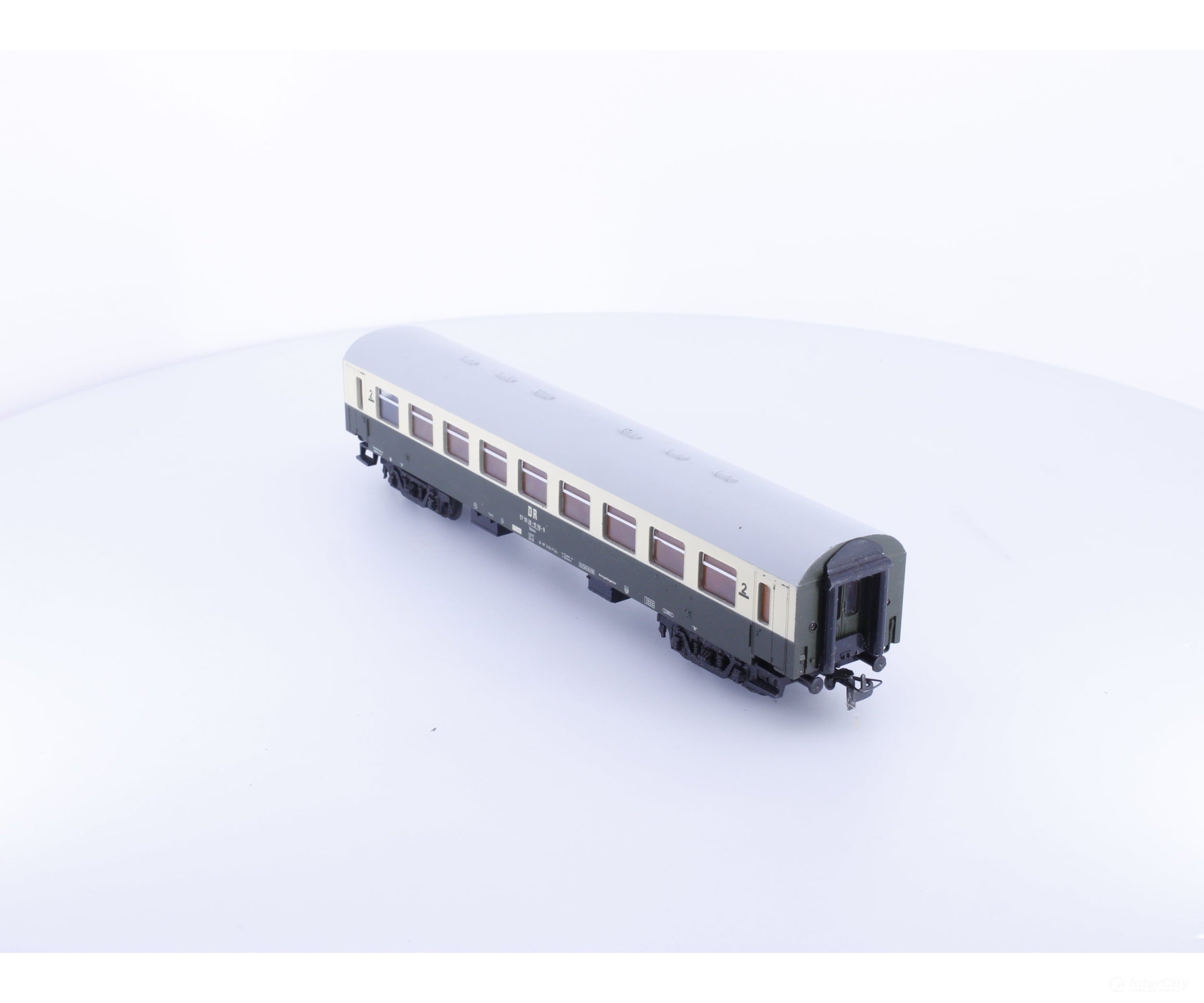 Schicht 110-9 HO DR 2nd Class Passenger Car Green Cream 110-9 - European Passenger Cars