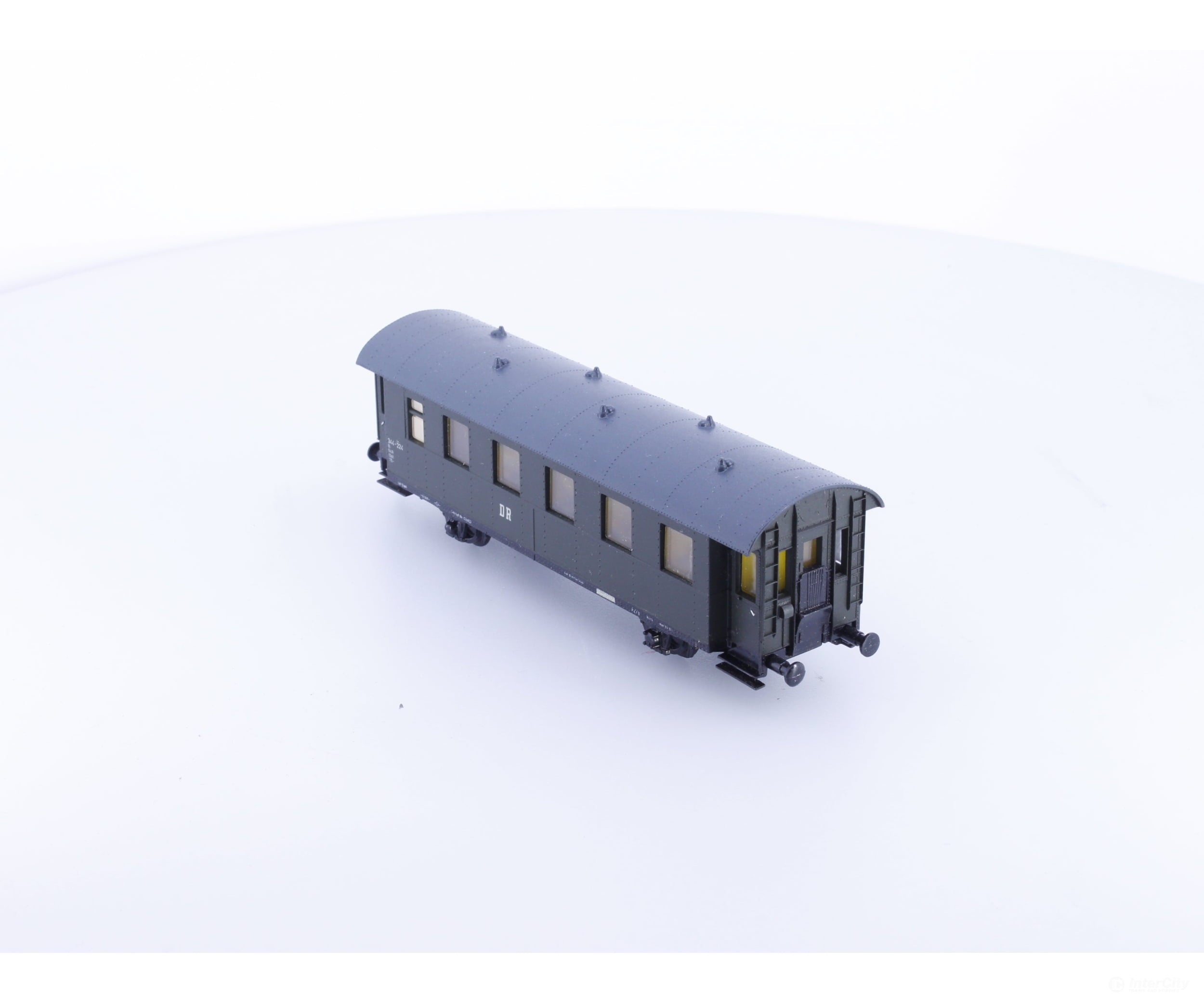 Schicht 6/6422-010 HO DR Short Passenger Coach 344224 - European Passenger Cars