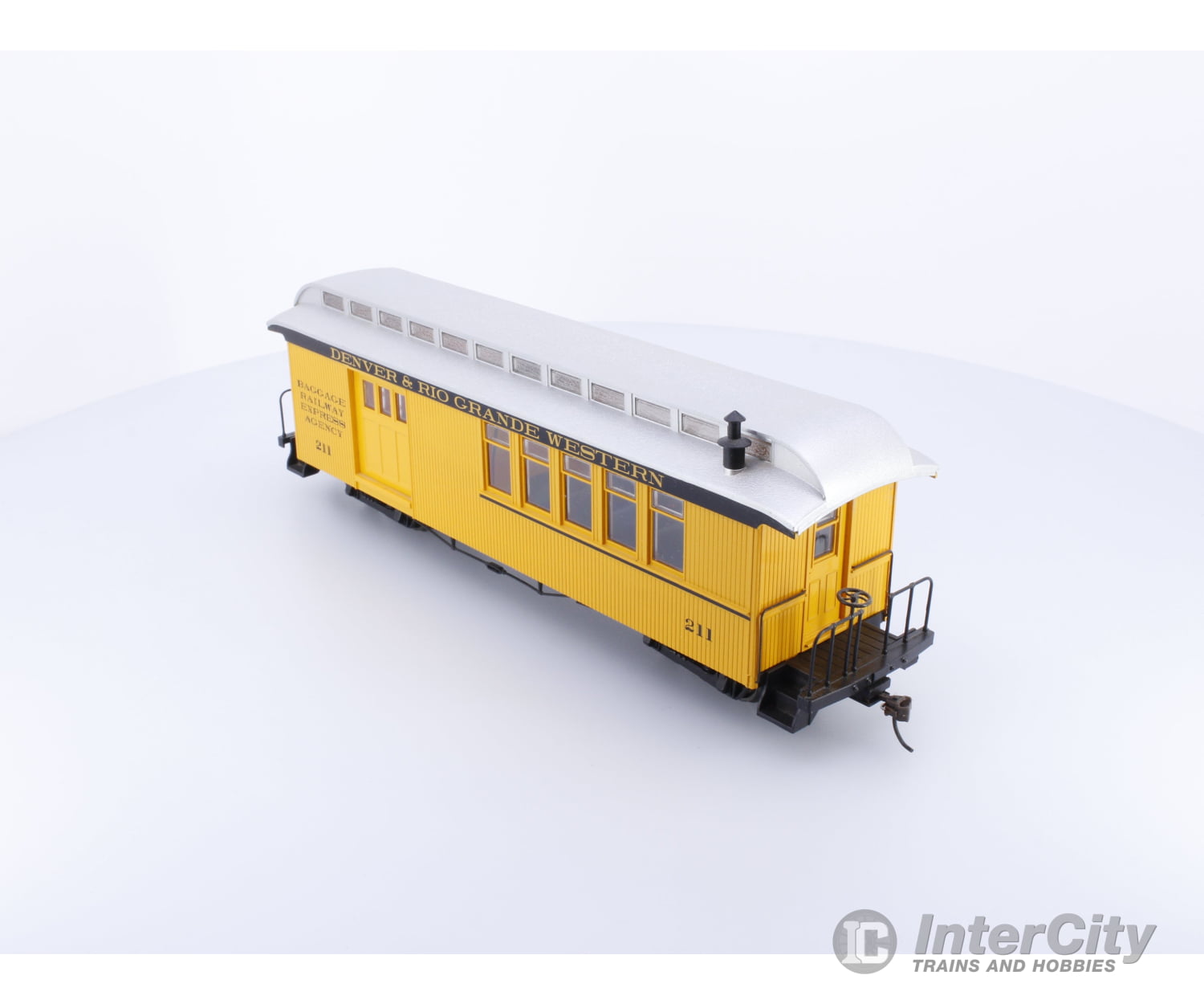 Spectrum 26118 HOn30 Baggage Car Express Denver and Rio Grande Western (DRGW) 211 Passenger Cars