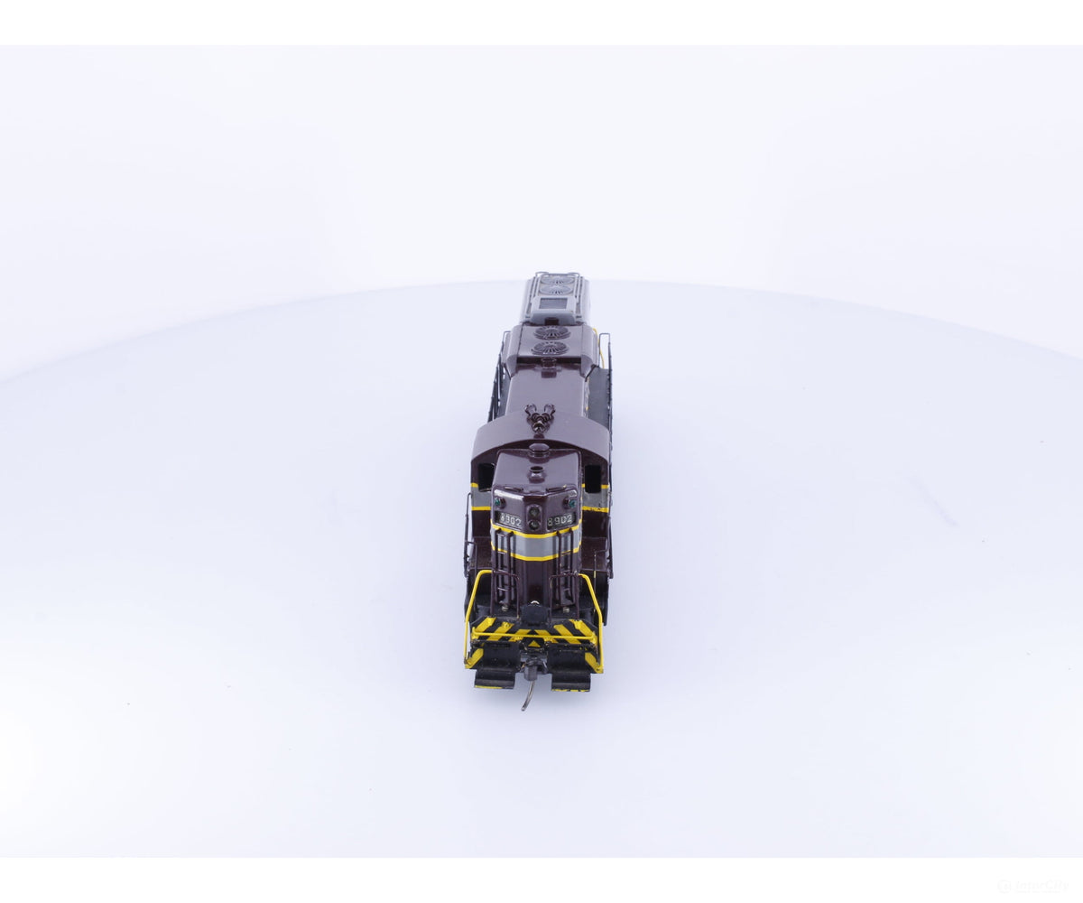 Tenshodo 8902 HO Metal SD9 Diesel Locomotive Canadian Pacific (CP) 8902 Analog DC - Locomotives