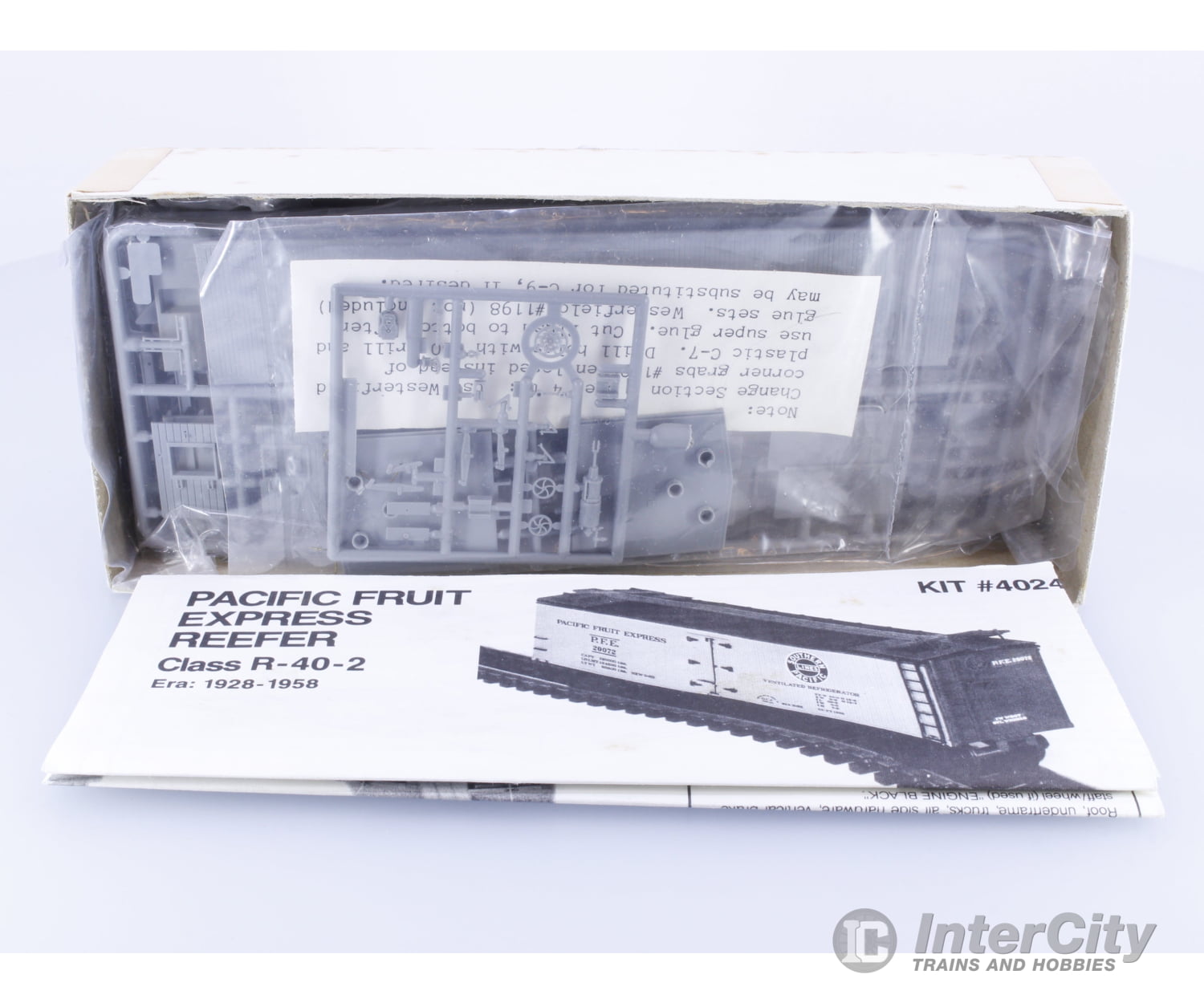 Tichy Train Group 4024 HO 40’ Double Sheathed Wood Reefer Class R-40 Kit Pacific Fruit Express (PFE) Freight Cars