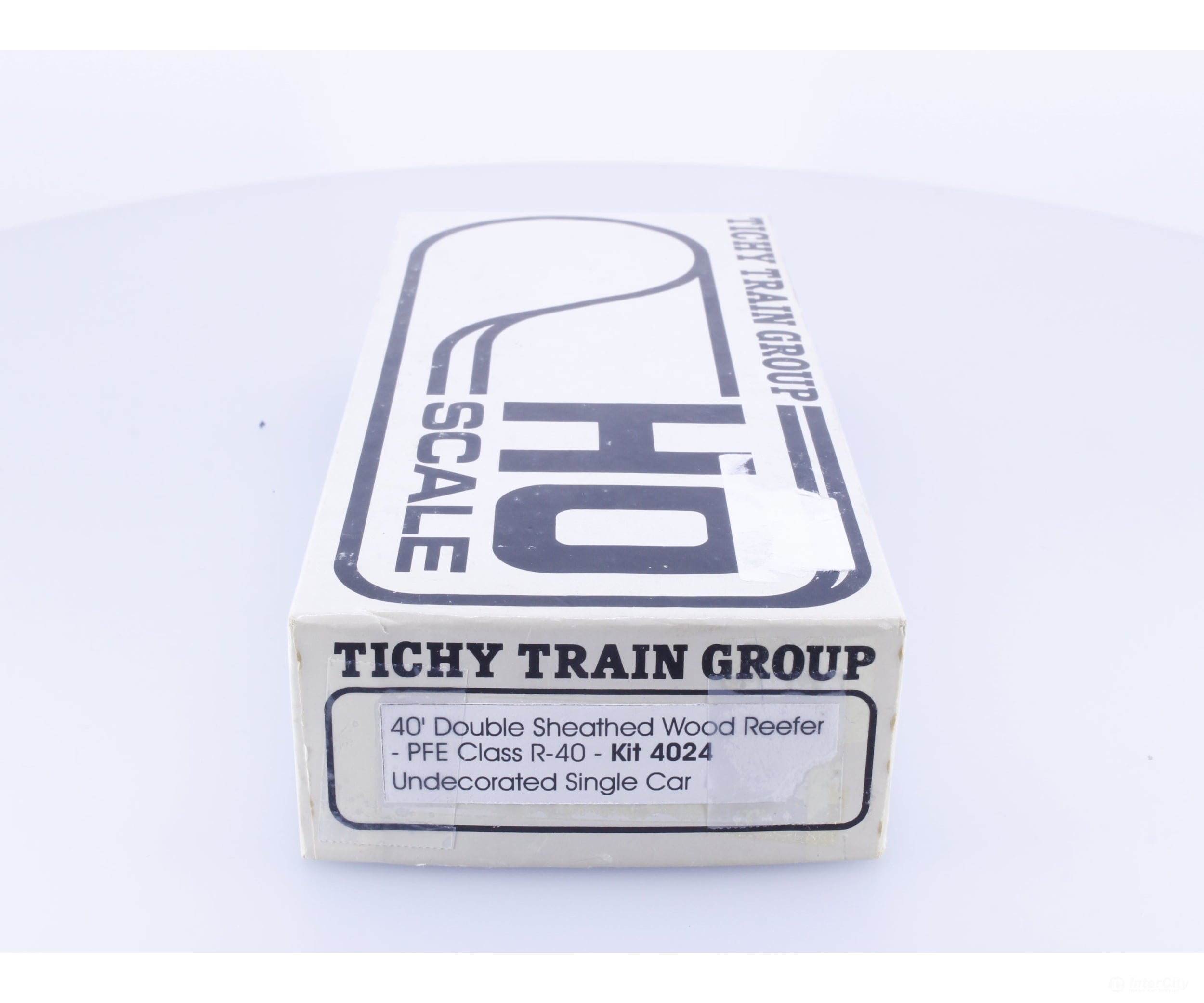 Tichy Train Group 4024 HO 40’ Double Sheathed Wood Reefer Class R-40 Kit Pacific Fruit Express (PFE) Freight Cars