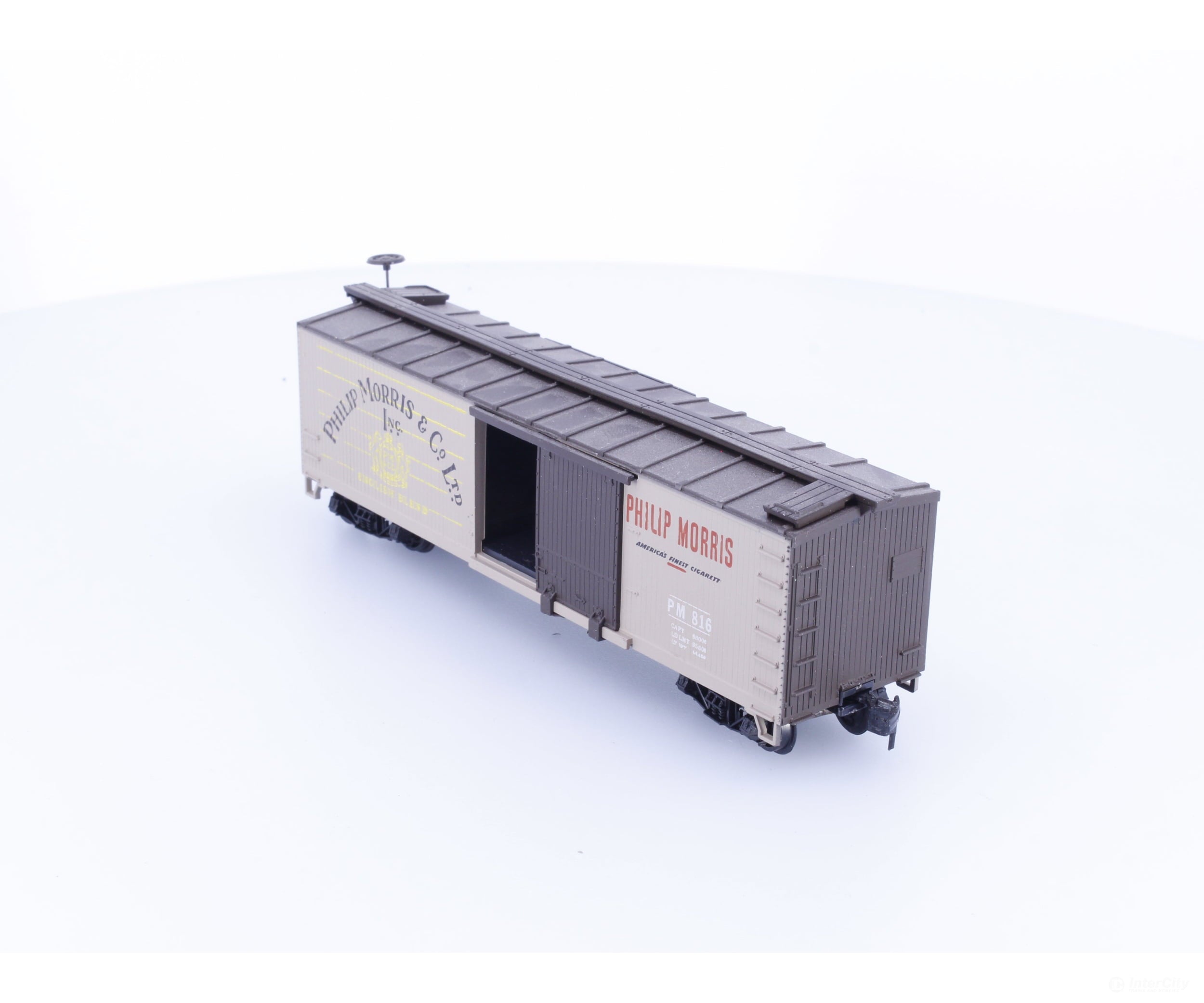 Train Miniature 2223 HO 40’ Single Door Boxcar Phillip Morris (PM) 816 - Freight Cars