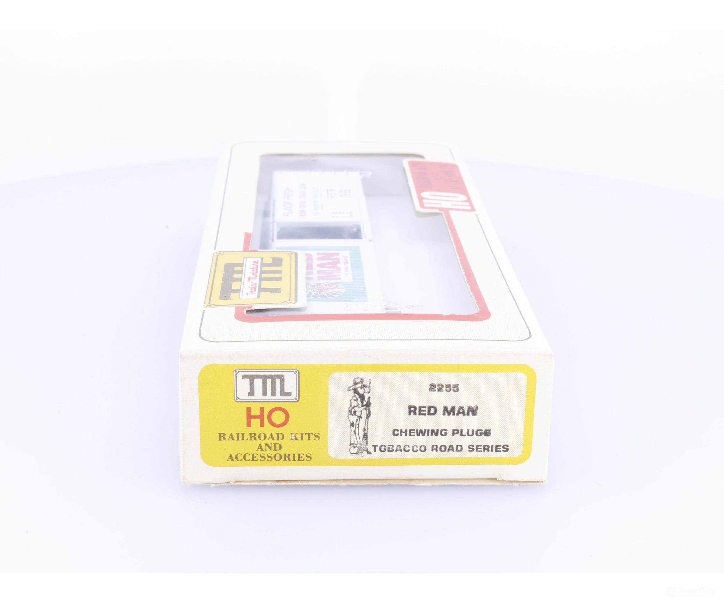 Train Miniature 2255 HO 40’ Single Door Boxcar Kit Red Man (PTC) 77 - Freight Cars