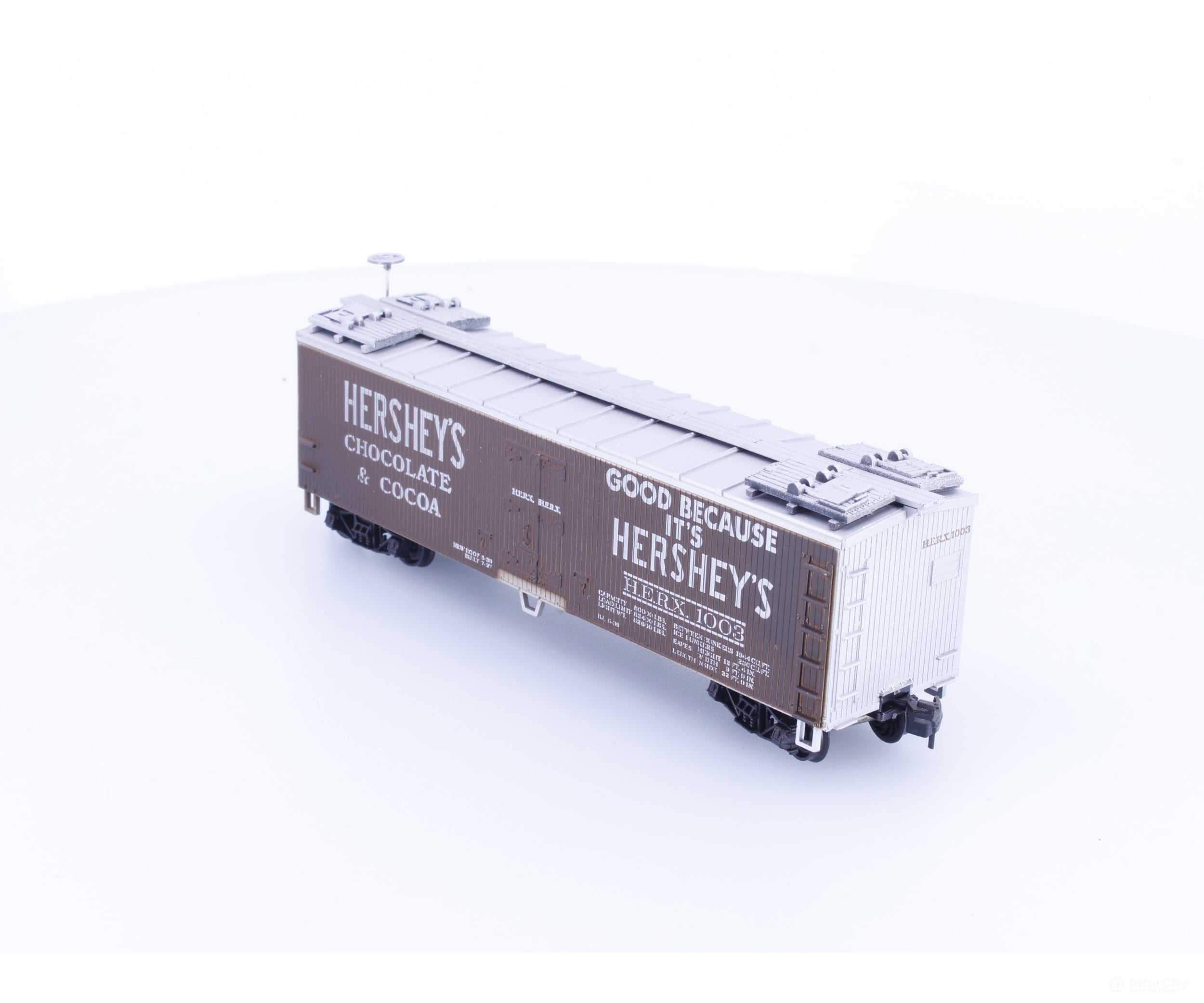 Train Miniature 2404 HO 40’ Single Door Boxcar Hershey Chocolate Co (HERX) 1003 - Freight Cars