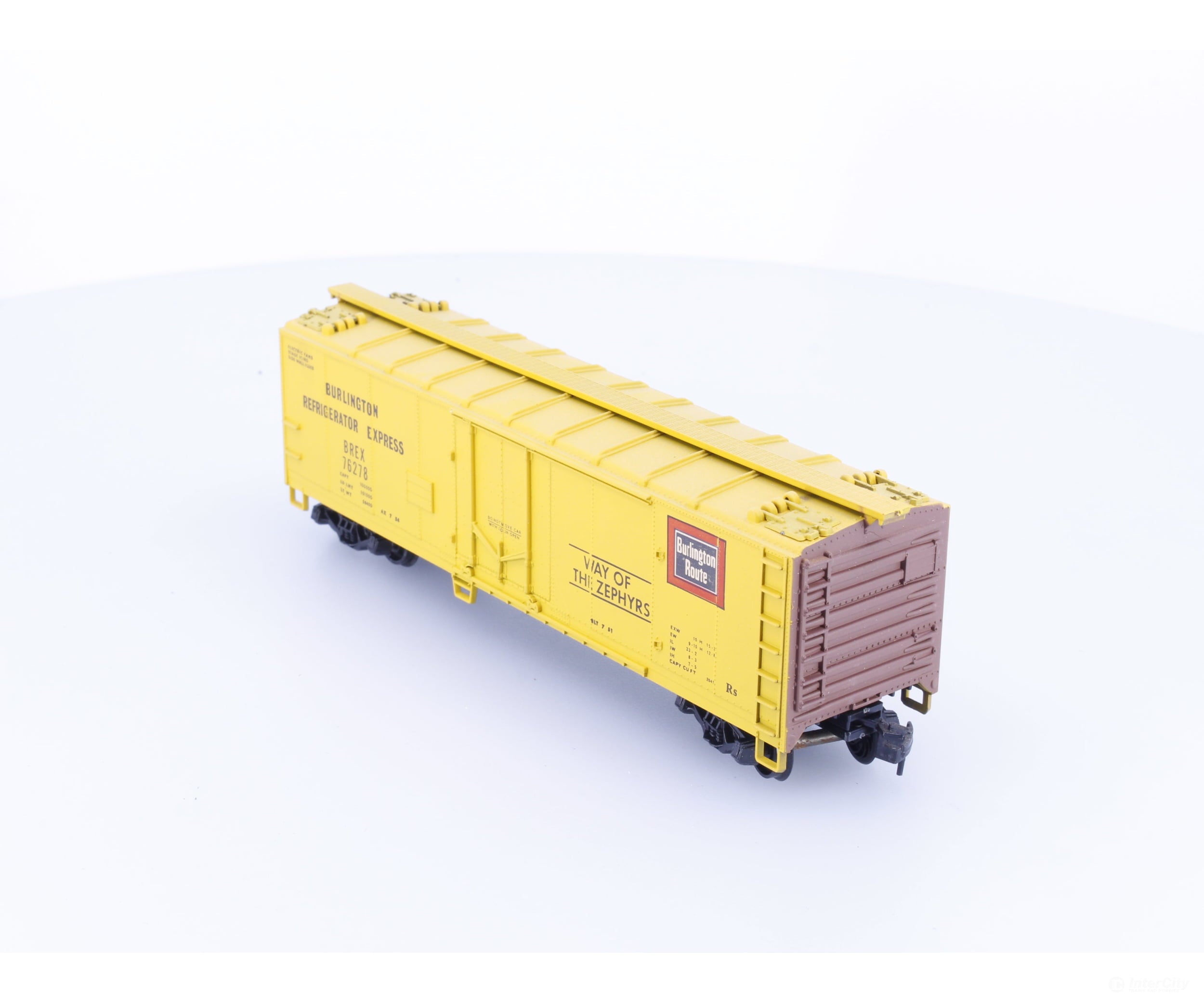Train Miniature 3303 HO 40’ Plug Door Boxcar (BREX) Chicago Burlington and Quincey (CBQ) 76278 - Freight Cars