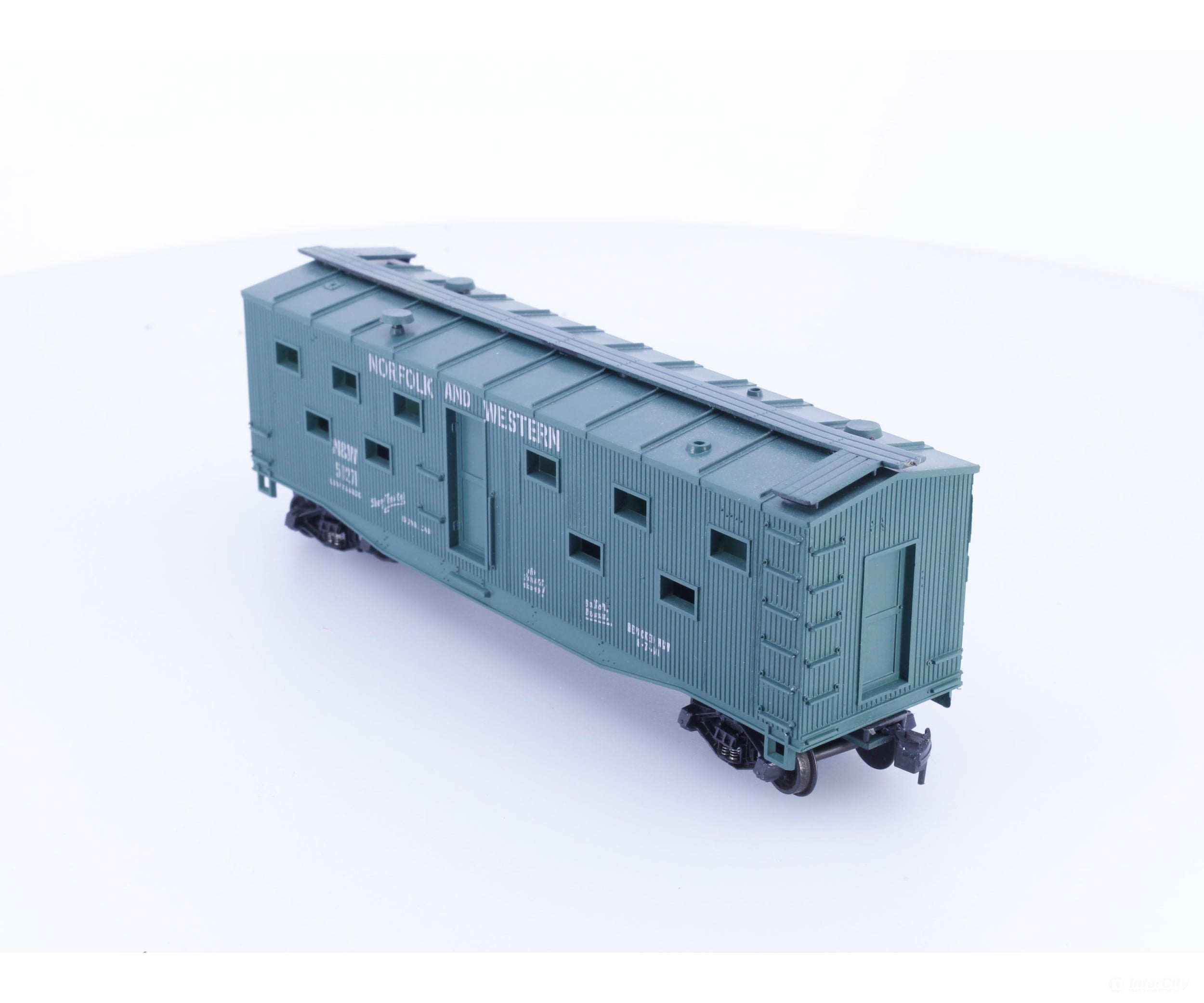 Train Miniature 5523 HO 42’ Bunk Car Norfolk & Western (NW) 511271 - Passenger Cars