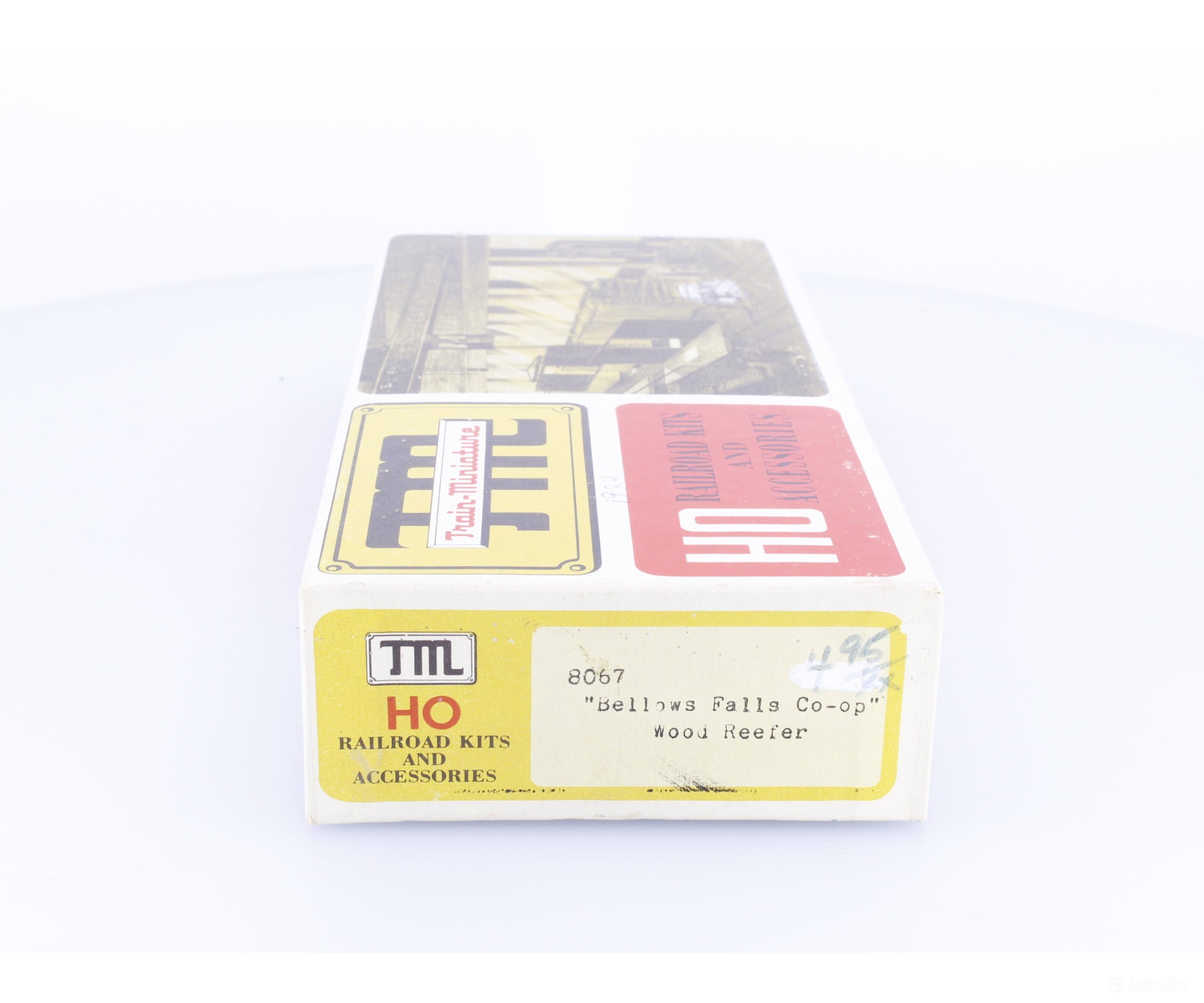 Train Miniature 8067 HO 40’ Single Door Boxcar Bellows Falls Co-op (MTC) 1833 - Freight Cars