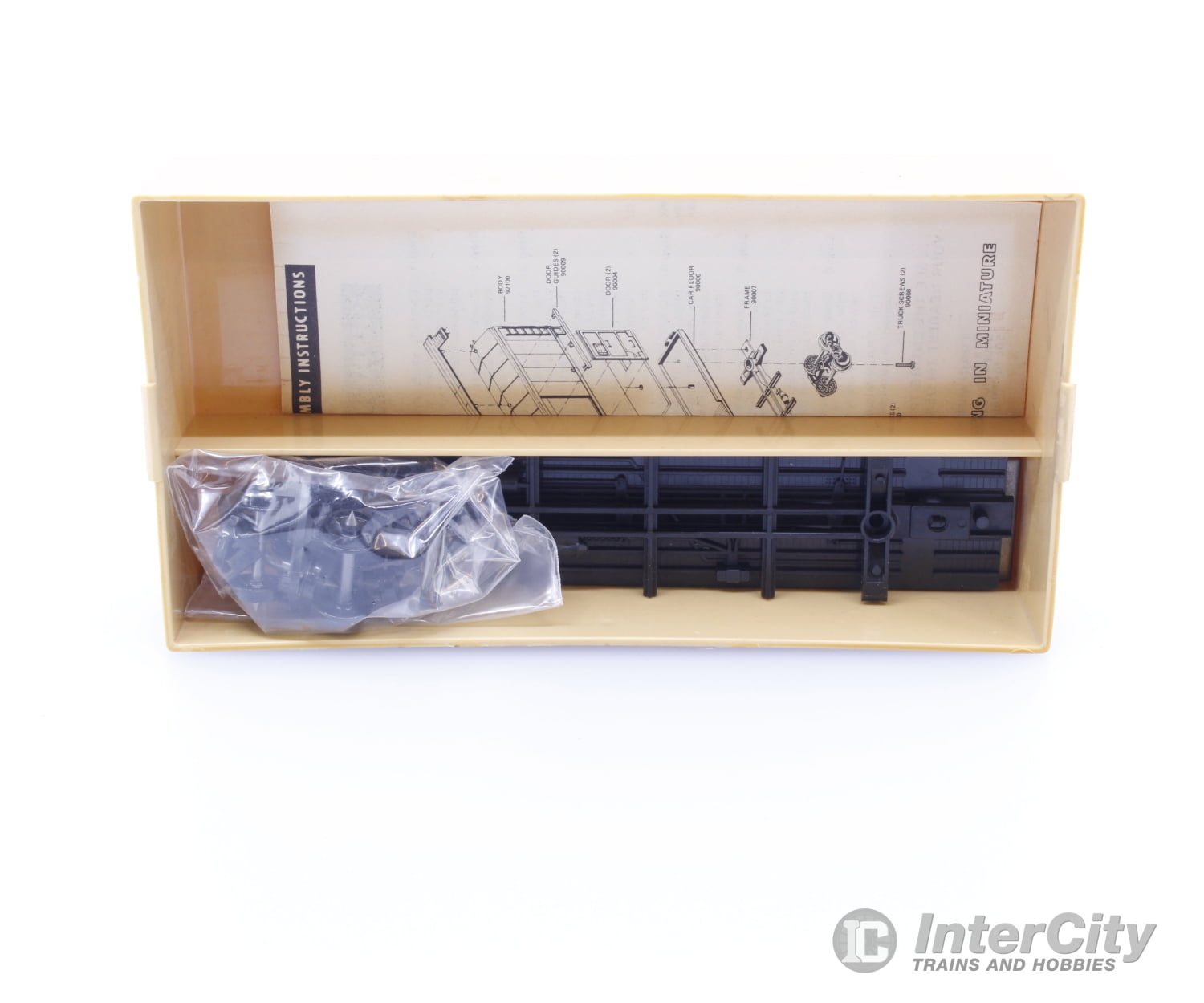 Train Miniature Ltd. 3213 HO 40’ Plug Door Box Car Canadian National (CN) 411610 Freight Cars