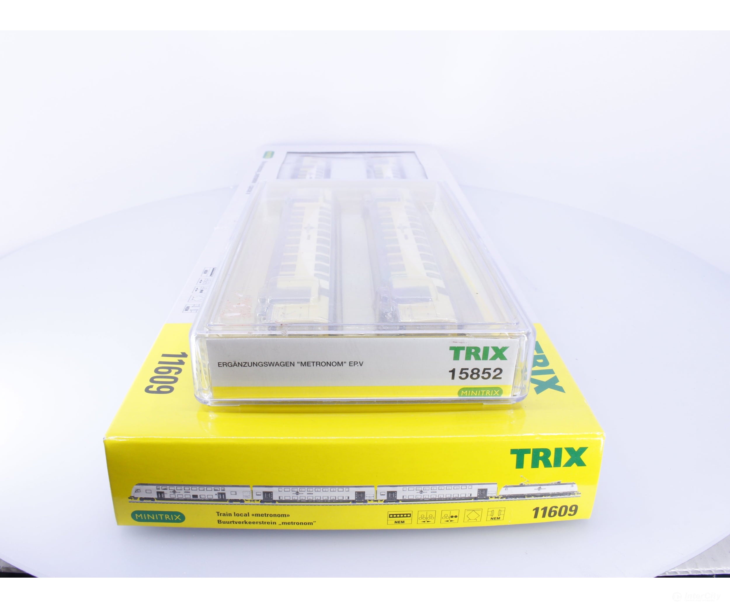 Trix 11609/15852 N DB BR 146.1 Metronom E-Lok with 3 Passenger Coaches and 2 Piece Extension 146-04 DC - European