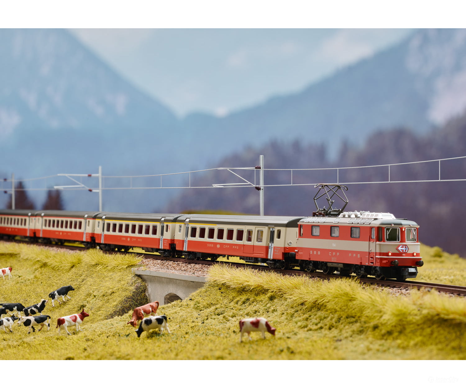 Trix 16883 N Sbb-Cff-Ffs Class Re 4/4 Ii Electric Locomotive European Locomotives