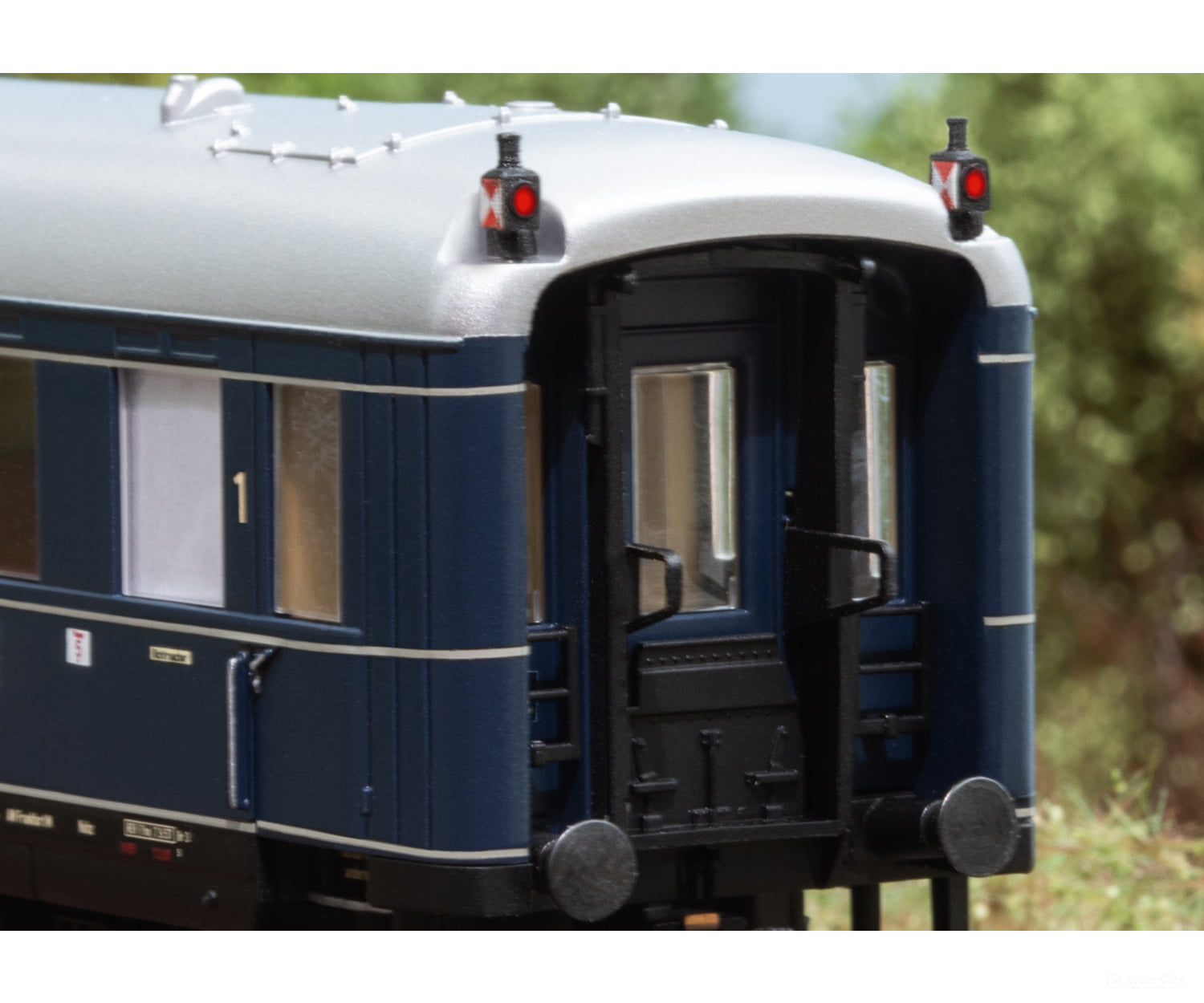 Trix 23233 Ho ’F 41 Senator’ Express Train Passenger Car Set (2024 Profi Club Model) European Cars