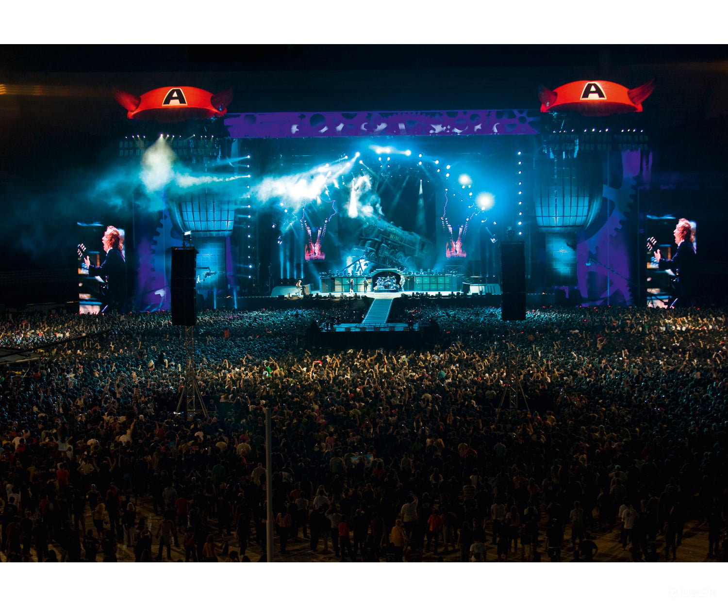 Trix 25492 HO AC/DC ’Black Ice’ Steam Locomotive with a Tender (2-Rail DCC MFX w.Sound) European Locomotives