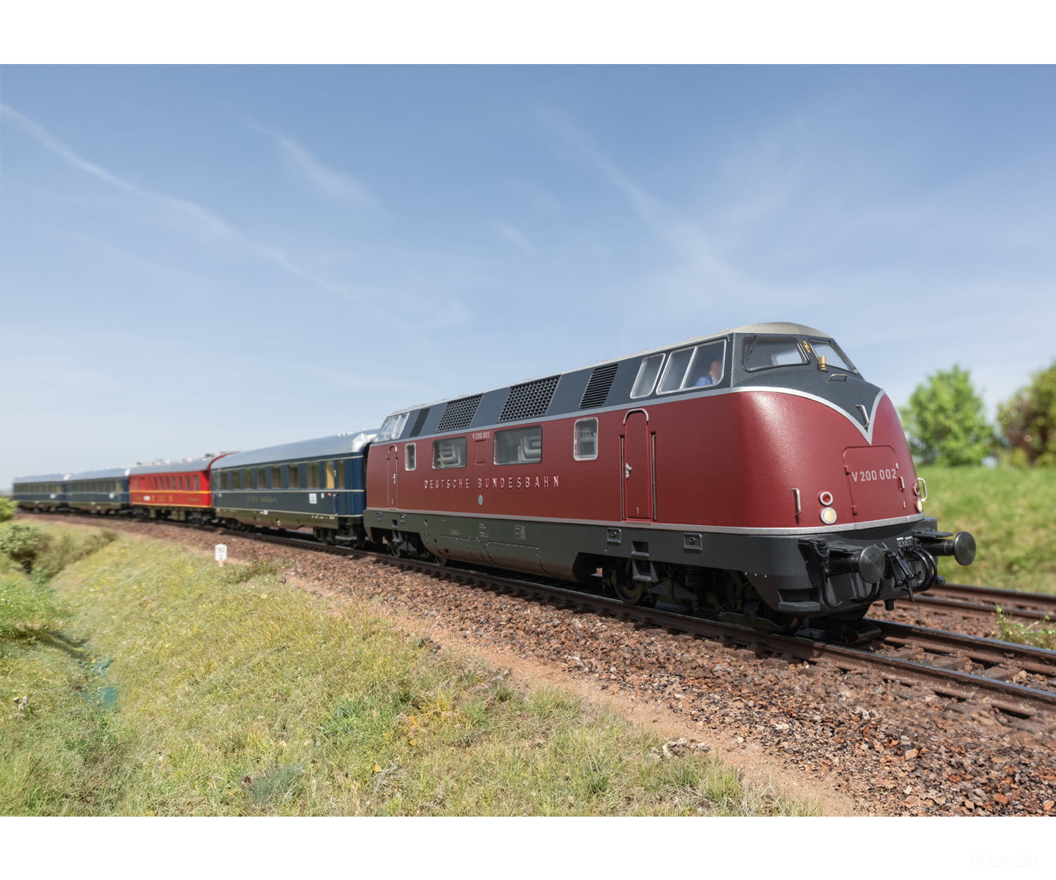 Trix 25500 Ho Class V 200 Diesel Locomotive (2024 Profi Club Model) European Locomotives