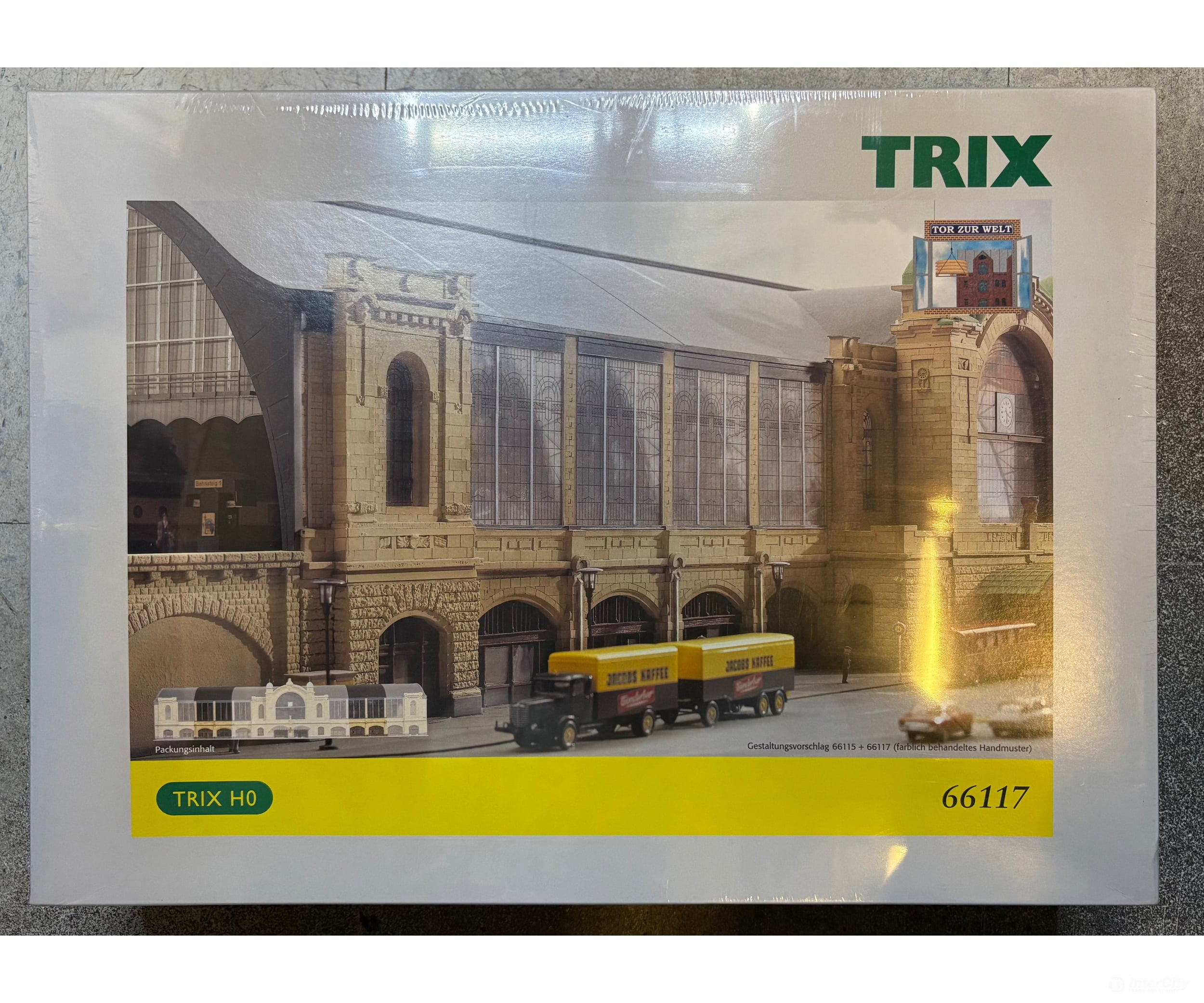 Trix 66115/66117 HO Complete Dammtor Station and Extension Set - Structures