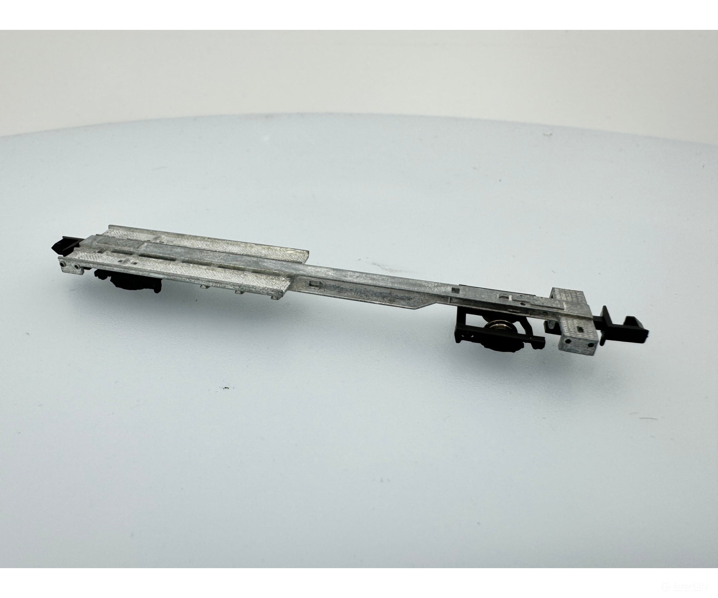 Undecorated 30000 N Front Runner Freight Cars