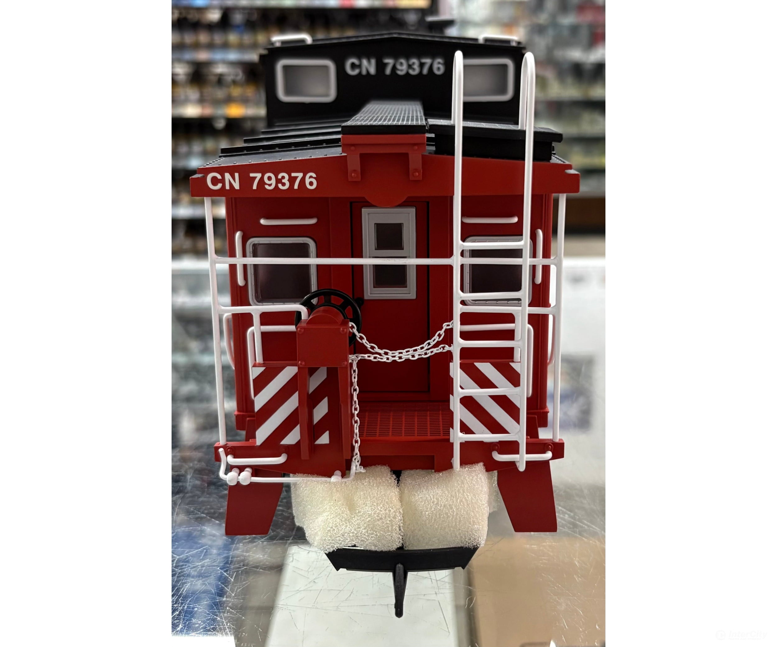 USA Trains R12130 G Extended Vision Caboose with Metal Wheels and Lights Canadian National (CN) 79376 - Freight Cars
