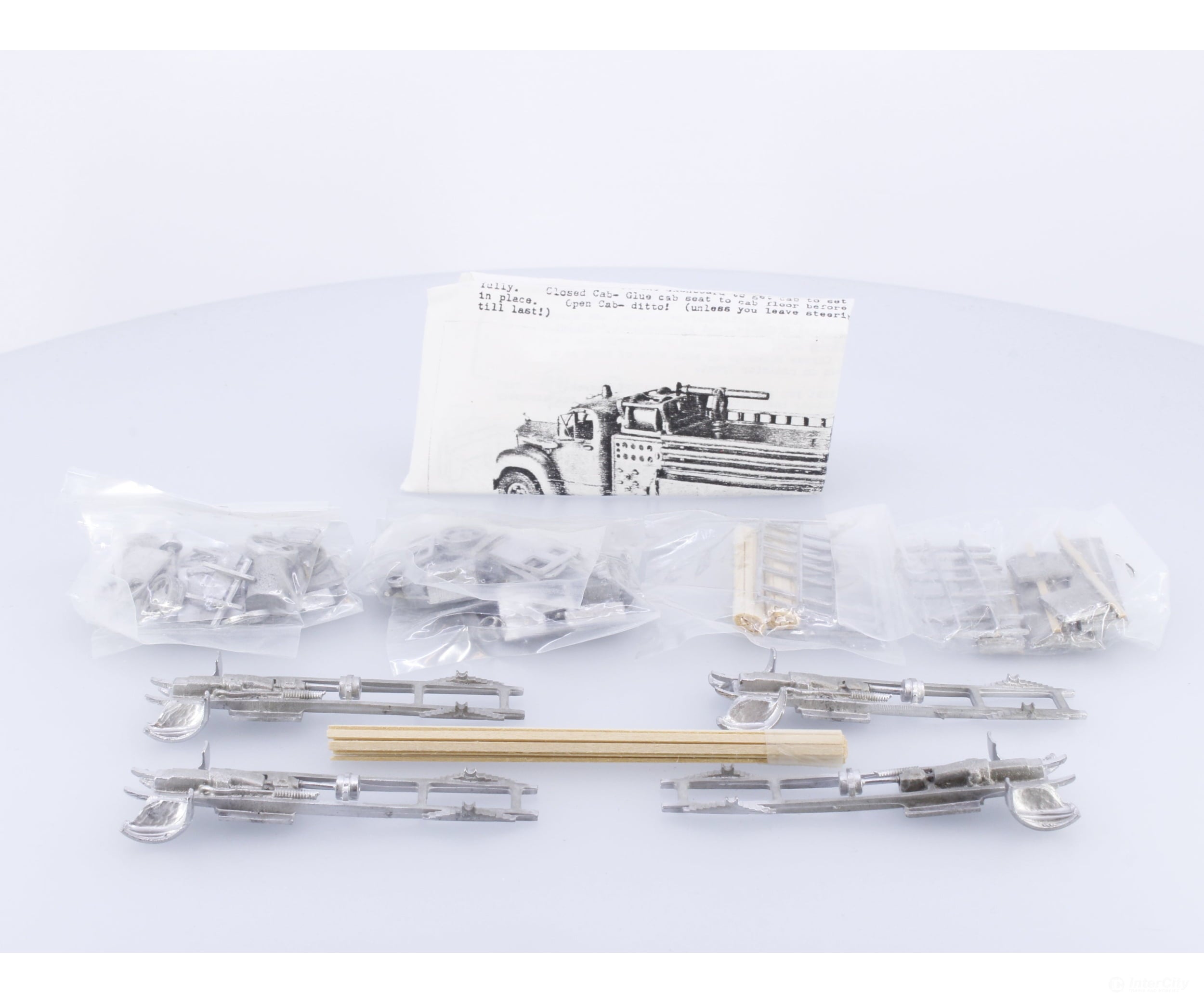 Walker Model 5054 HO Set of four 1926 White Trucks Couplers & Trucks