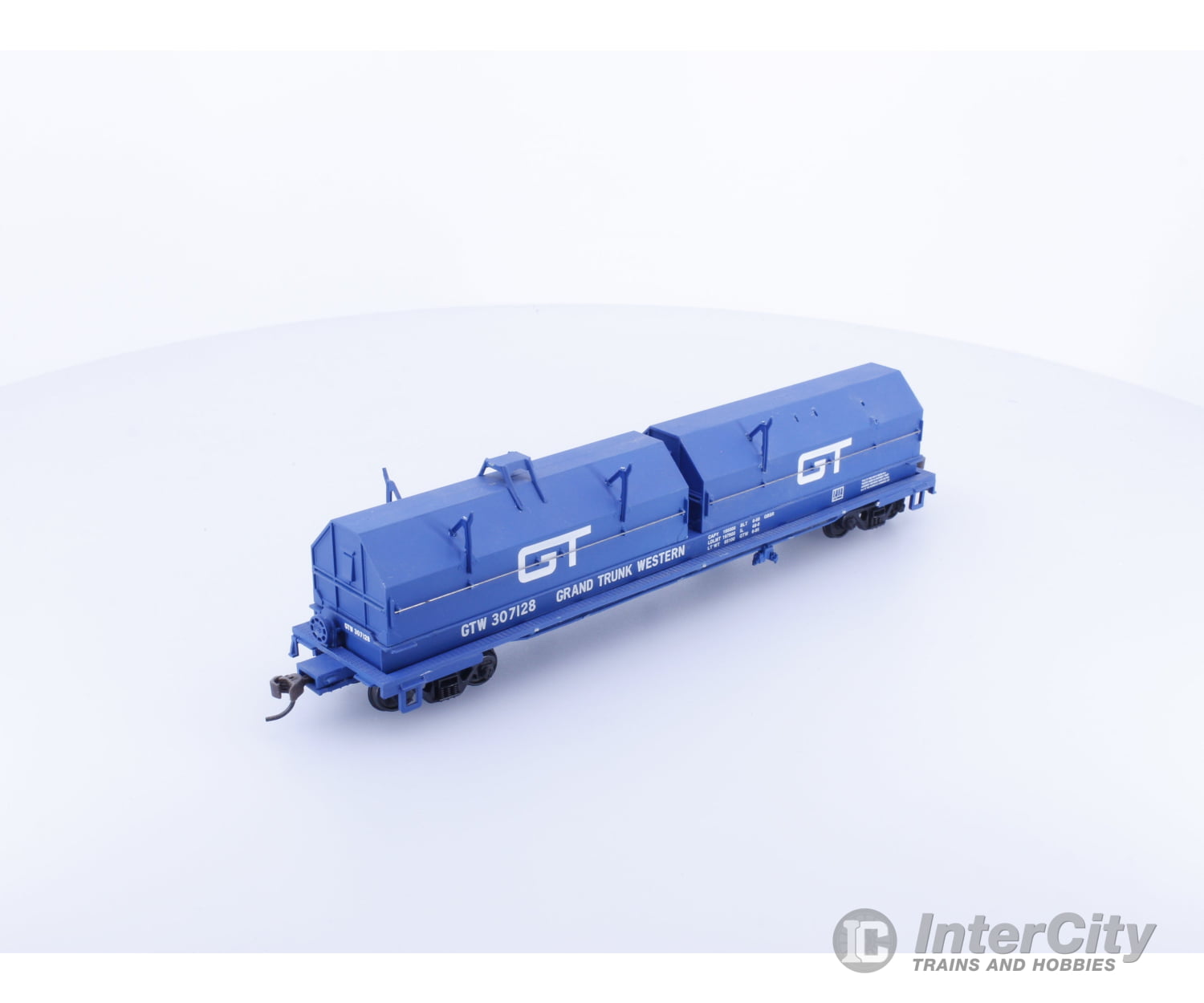 Walthers 307128 HO 50’ Cushion Coil Gondola with Covers Grand Trunk Western (GTW) 307128 Freight Cars