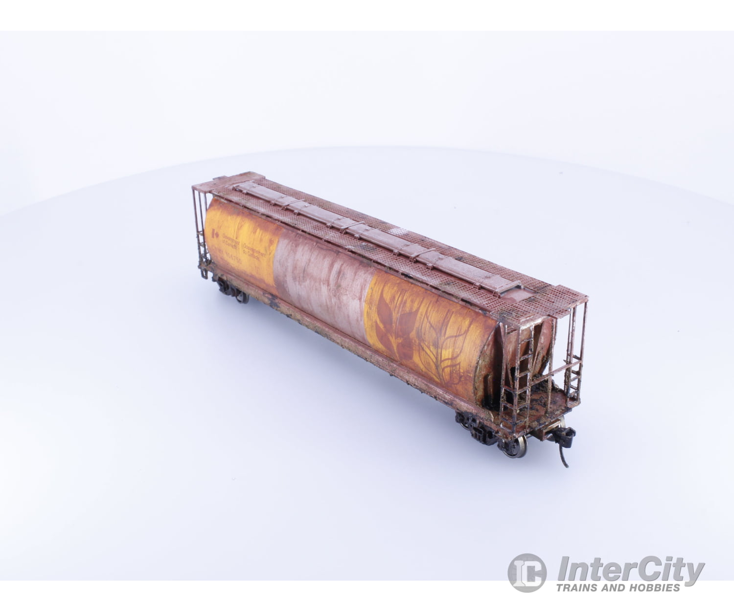 Walthers 910-7353 HO Custom Weathered 59’ Cylindrical 4 Bay Hopper Canadian Wheat Board (CNWX) 106750 Freight Cars