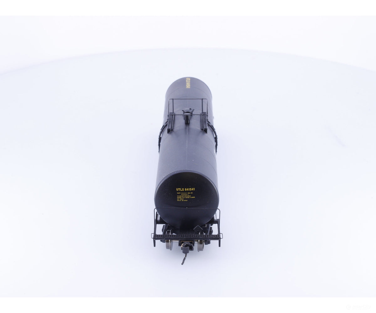 Walthers 920-100241 HO 54’ 23000 Gal UTLX Funnel-Flow Tank Car Union Tank Car (UTLX) 641541 - Freight Cars