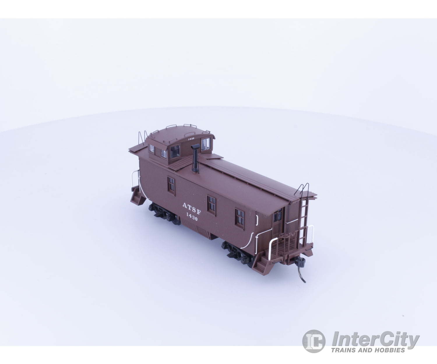 Walthers 920-103203 HO 30’ ATSF Wood Caboose Atchison Topeka and Santa Fe (ATSF) 1430 Freight Cars