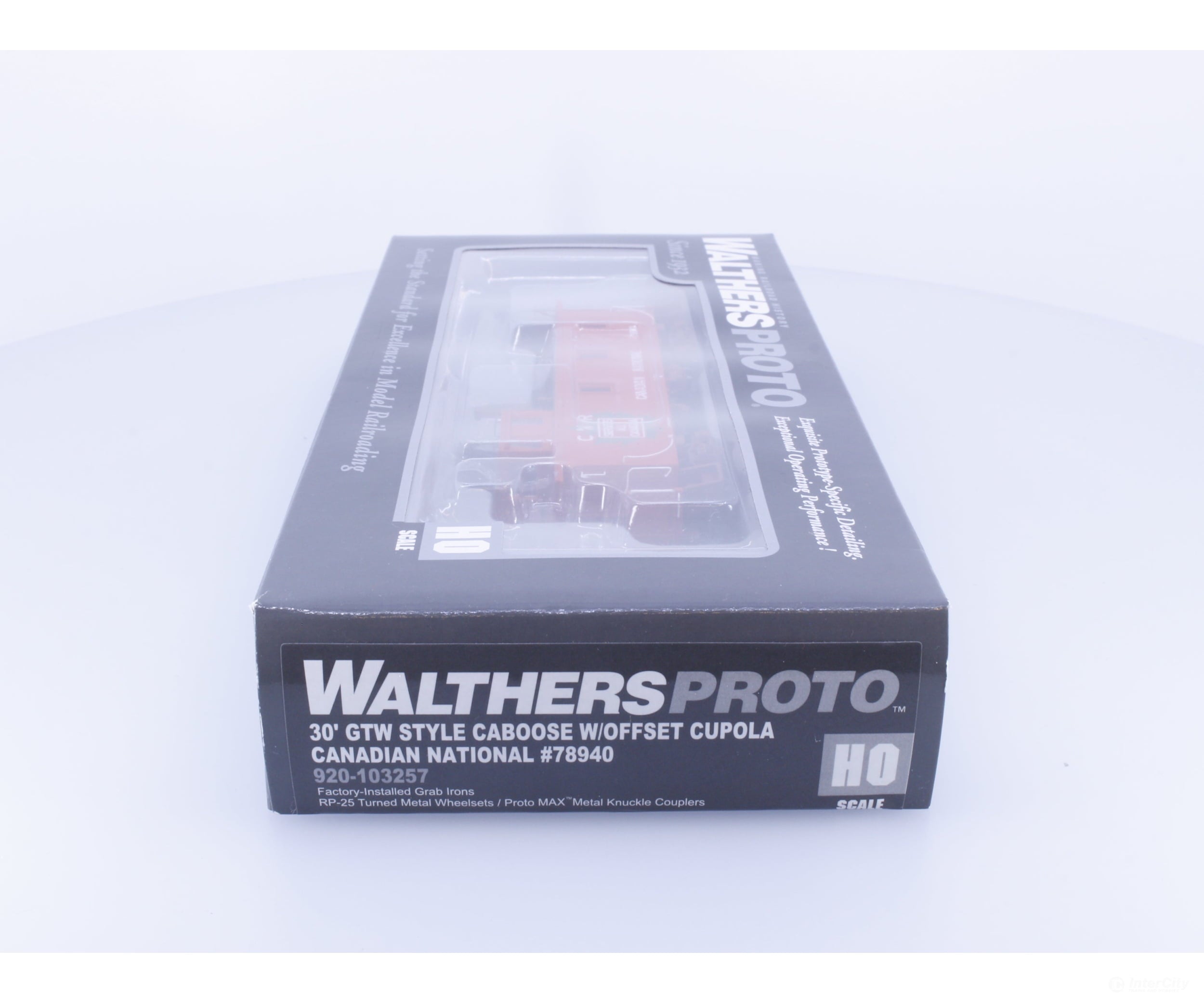 Walthers 920-103257 HO Proto 30’ GTW Style Offset Cupola Caboose Canadian National (CN) 78940 Freight Cars