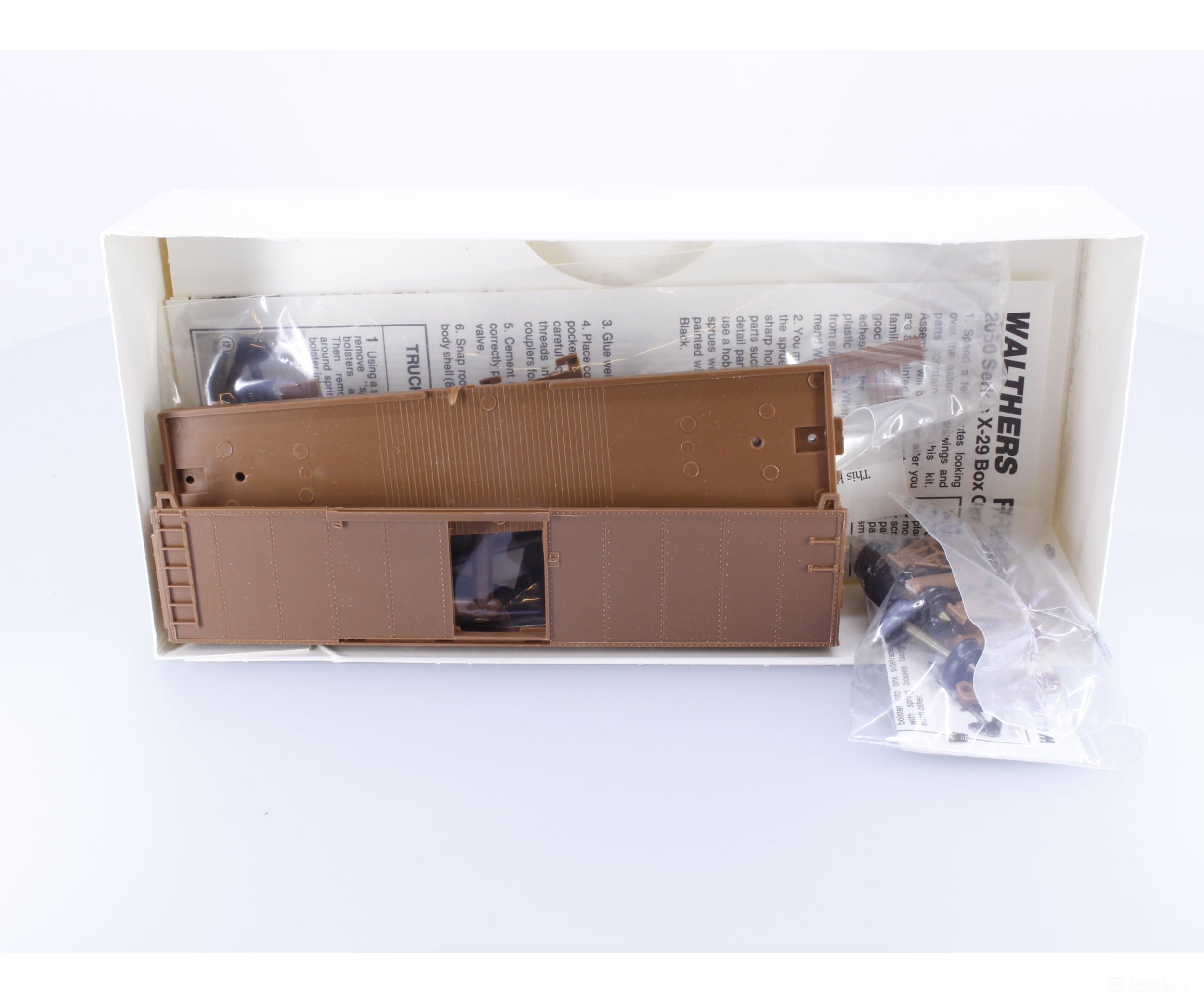 Walthers 932-2050 HO X-29 40’ Steel Box Car Kit Freight Cars