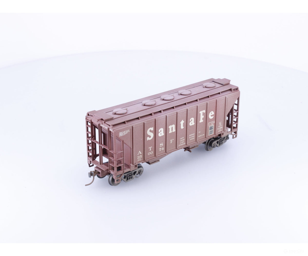 Walthers 932-5376 HO Trinity 100 Ton Cement Covered Hopper Weathered Santa Fe (SF) 350062 - Freight Cars