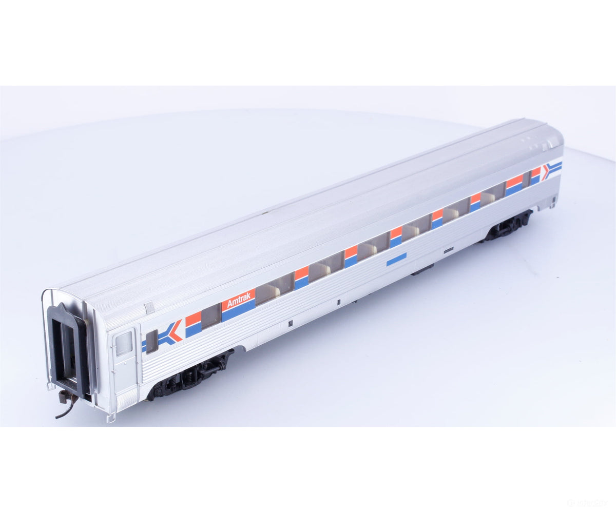 Walthers 932-6301 HO 85’ Budd 46 Seat Coach Amtrak (AMTK) - Passenger Cars