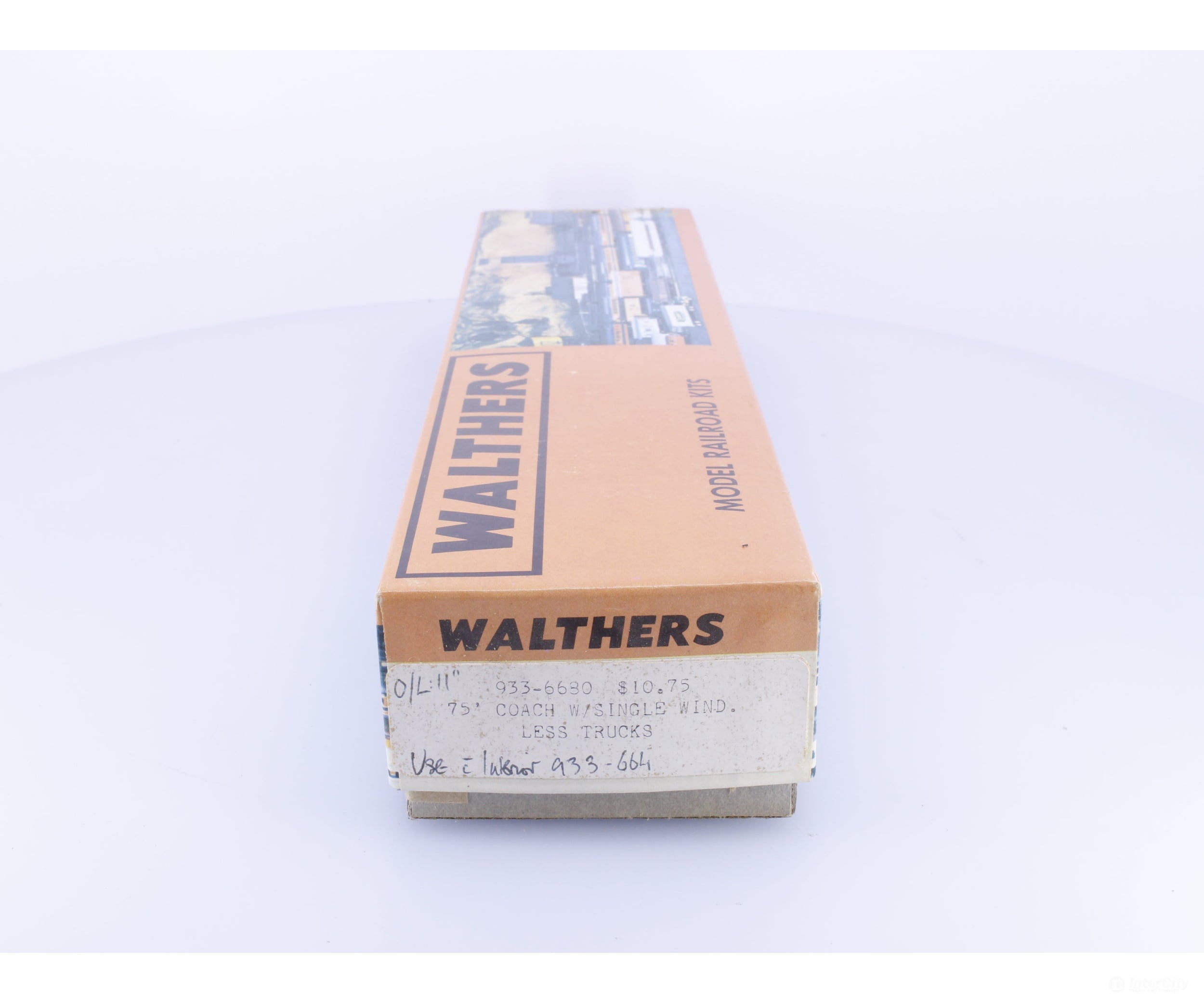 Walthers 933-6680 HO 75’ Passenger Coach with Single Window Kit Less Trucks Santa Fe (SF) - Passenger Cars
