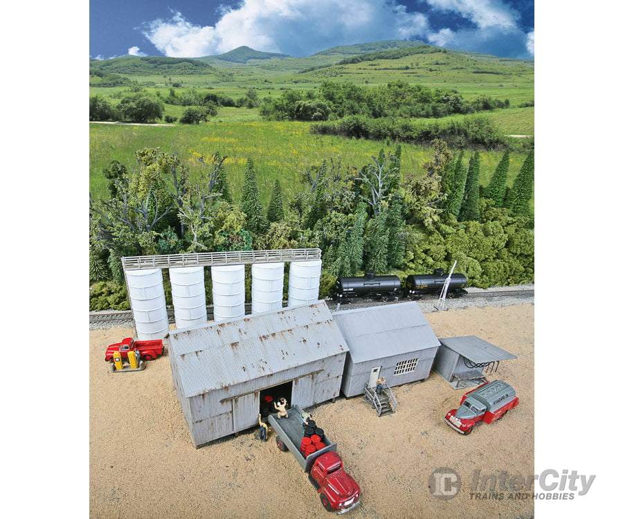 Walthers Cornerstone Ho 4059 Trackside Oil Dealer With Storage Tanks -- Kit Structures