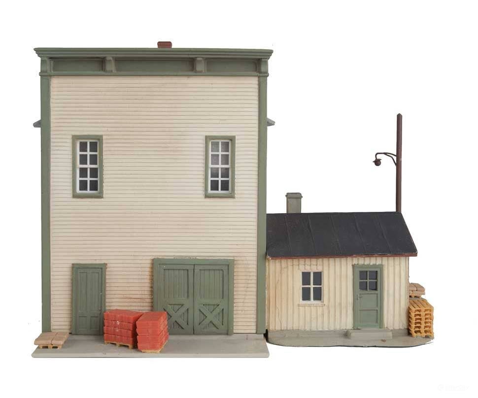 Walthers HO 3654 Wally’s Warehouse - Main Building - Kit - 5-3/4 x 5 x 5-1/2’’ 14.3 x 12.5 x 13.7cm - Structures