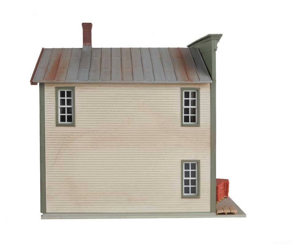 Walthers HO 3654 Wally’s Warehouse - Main Building - Kit - 5-3/4 x 5 x 5-1/2’’ 14.3 x 12.5 x 13.7cm - Structures