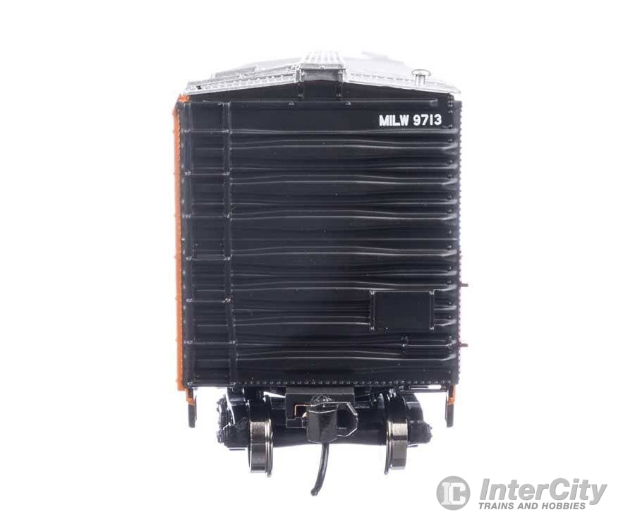 Walthers HO 3789 50’ AAR Mechanical Refrigerator Car - Milwaukee Road #9713 Freight Cars