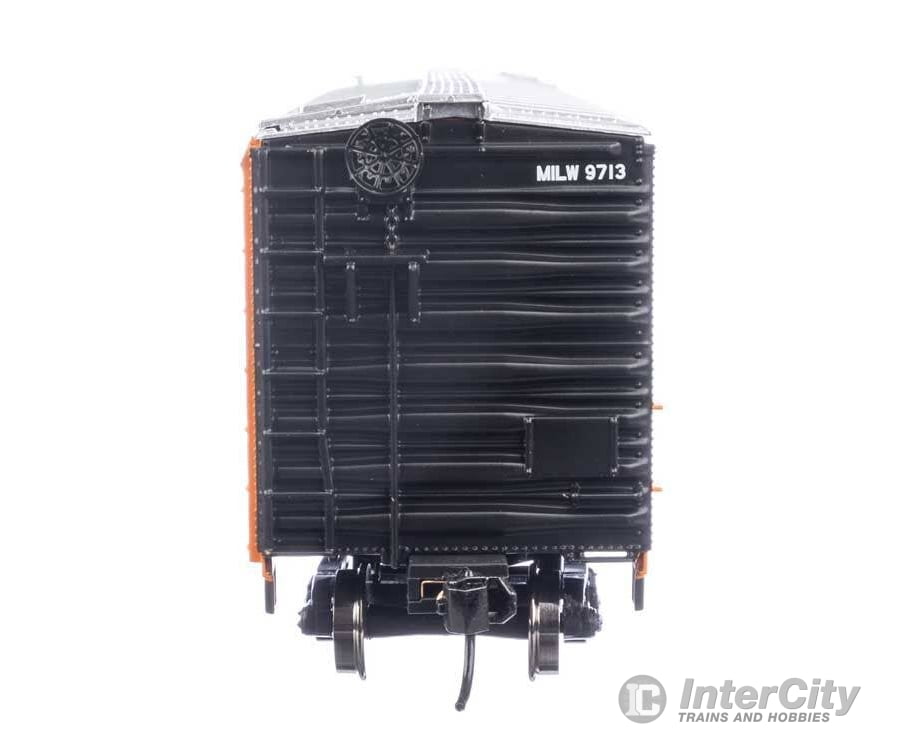 Walthers HO 3789 50’ AAR Mechanical Refrigerator Car - Milwaukee Road #9713 Freight Cars