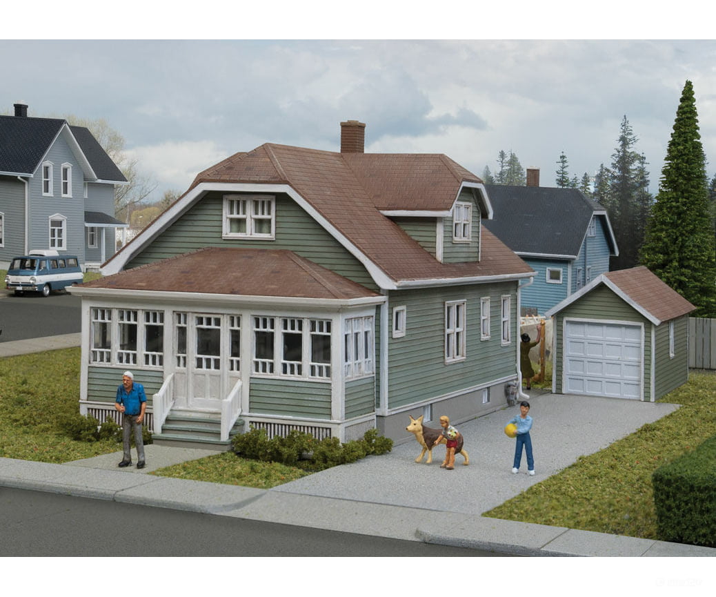 Walthers Cornerstone 3791 Updated American Bungalow With Single-Car Garage -- Kit - House Measures: