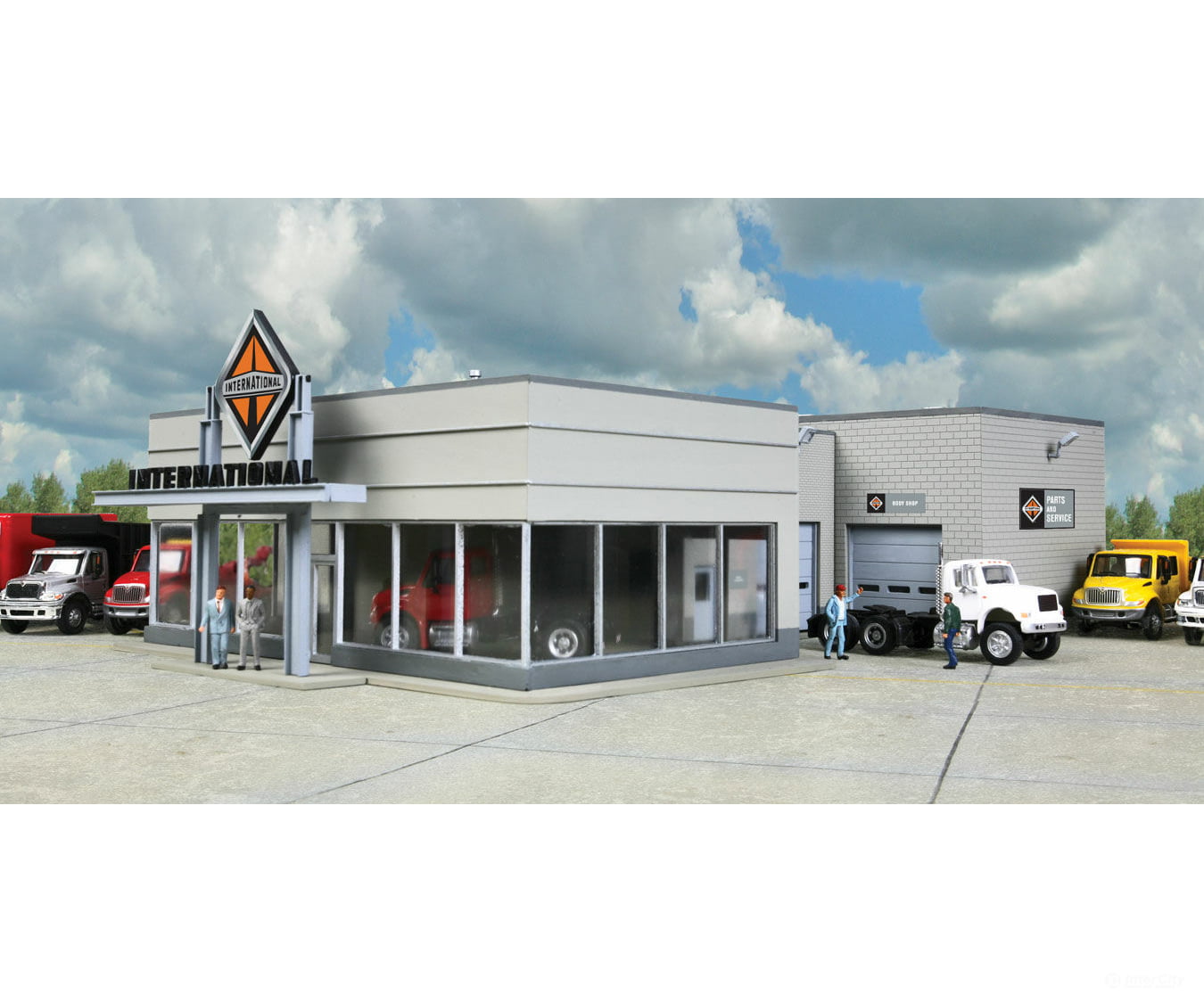 Walthers Cornerstone 4025 International Truck Dealership -- Kit - 8-7/8 X 12-1/4 3-7/8’ 22 31.1